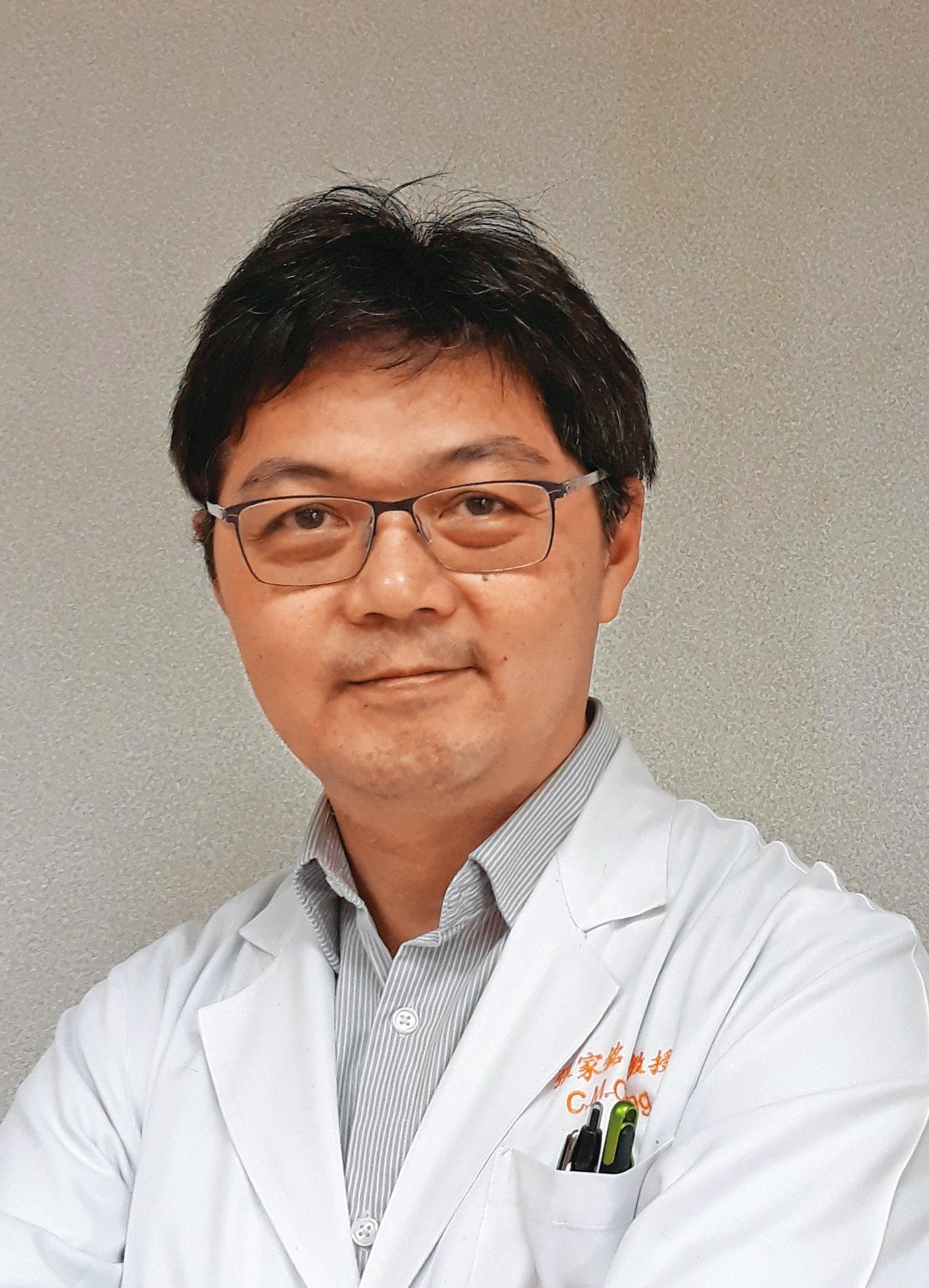 張家銘曾經對自殺汙名做過完整的研究和統計,他認為汙名不僅是自殺防治的阻礙,也會使遺族更難透過哀悼、分享的過程療傷。(張家銘提供)
