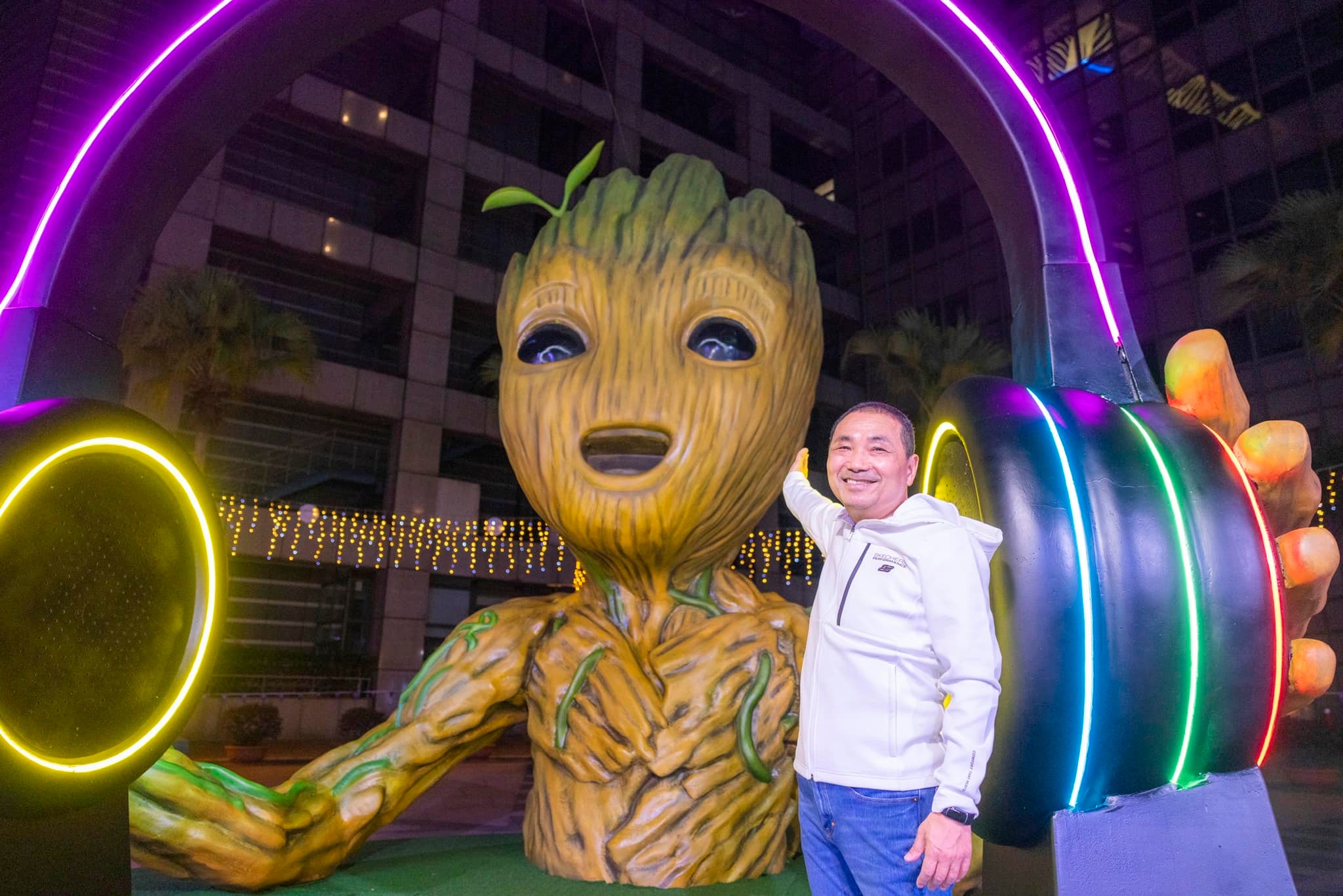 侯友宜與格魯特合照。(翻攝侯友宜臉書)