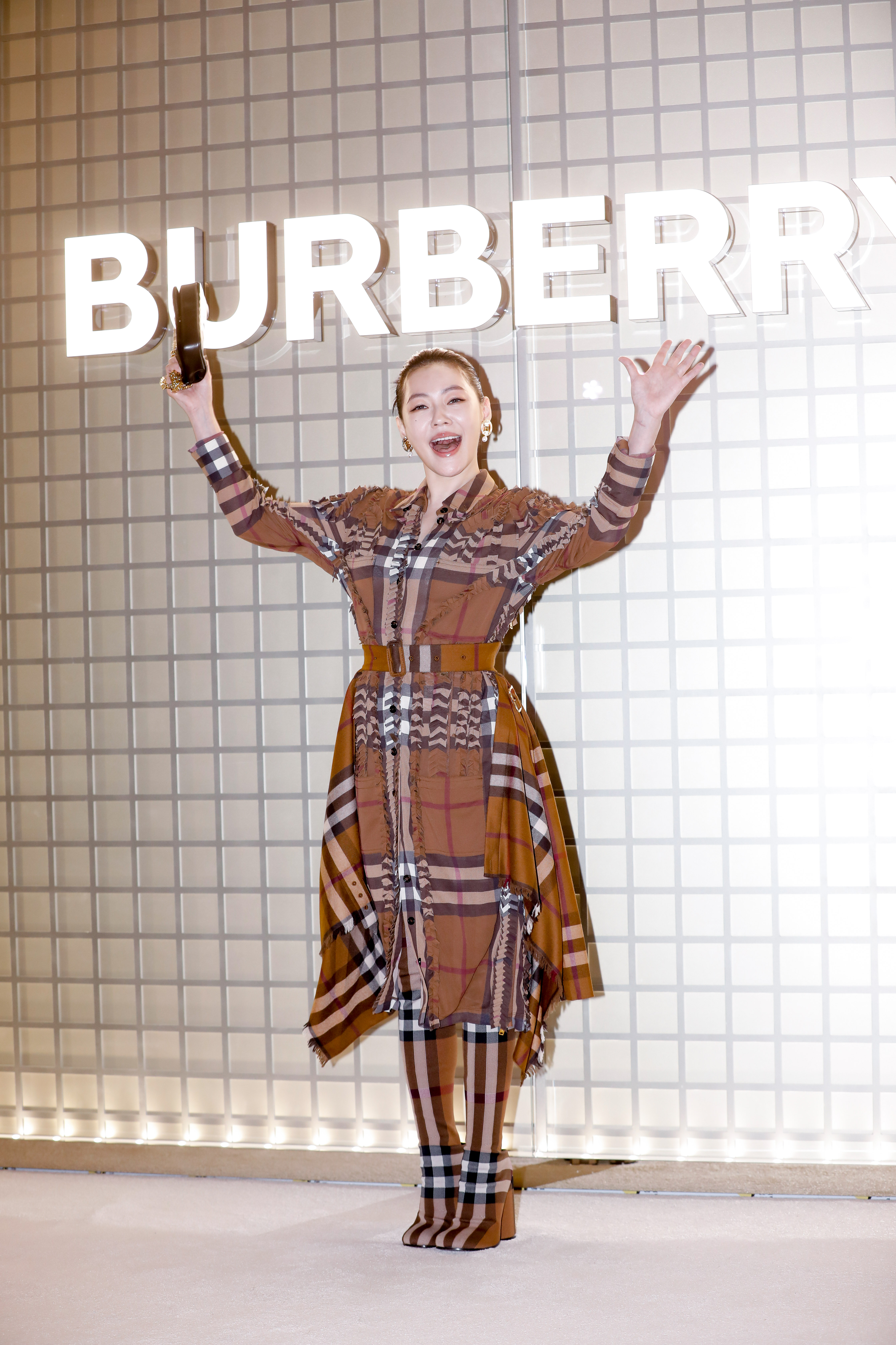 小S被姐夫具俊曄稱讚是「Burberry之后」，十分開心。