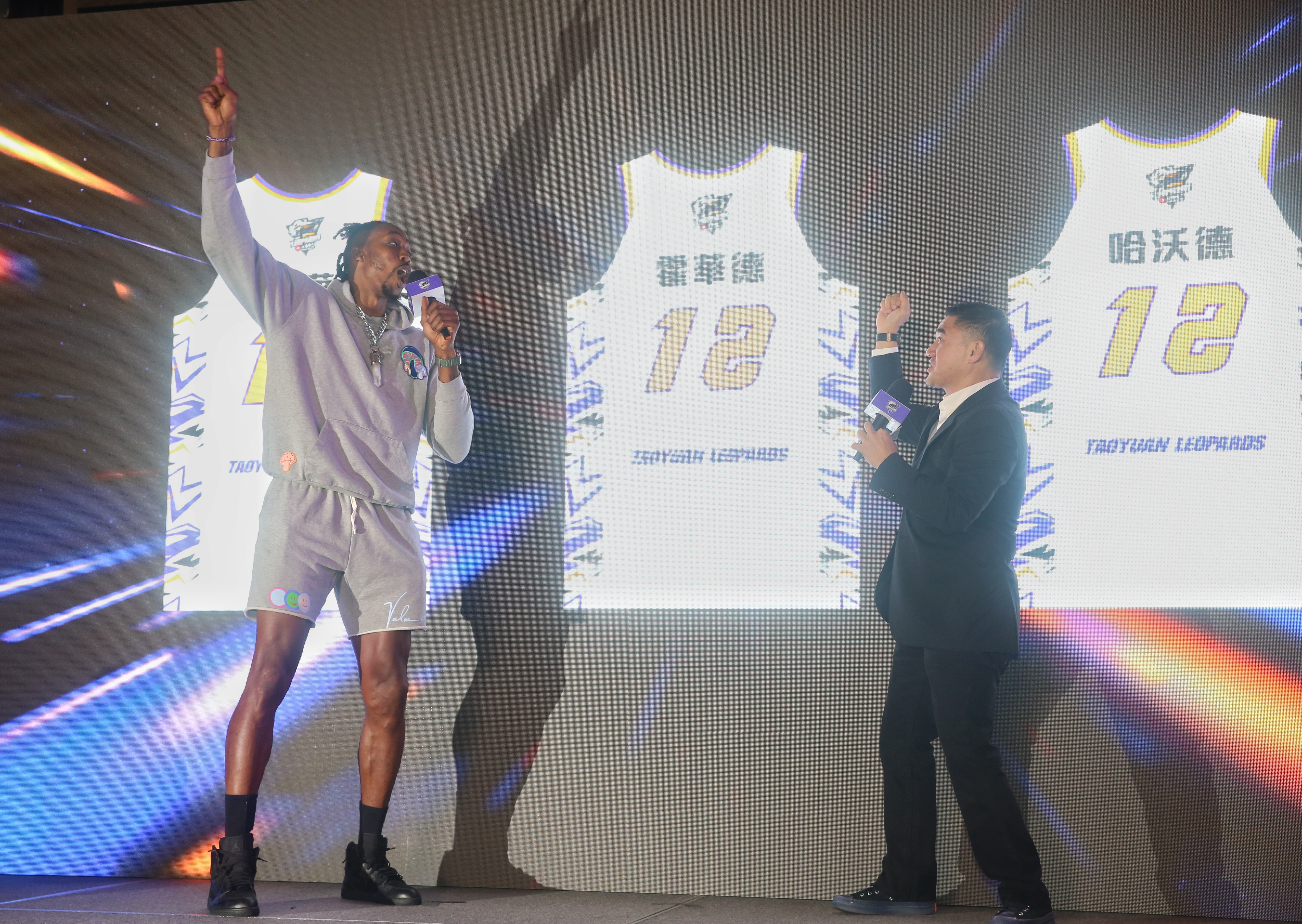 魔獸決定自己的中文名字要叫「霍華德」。