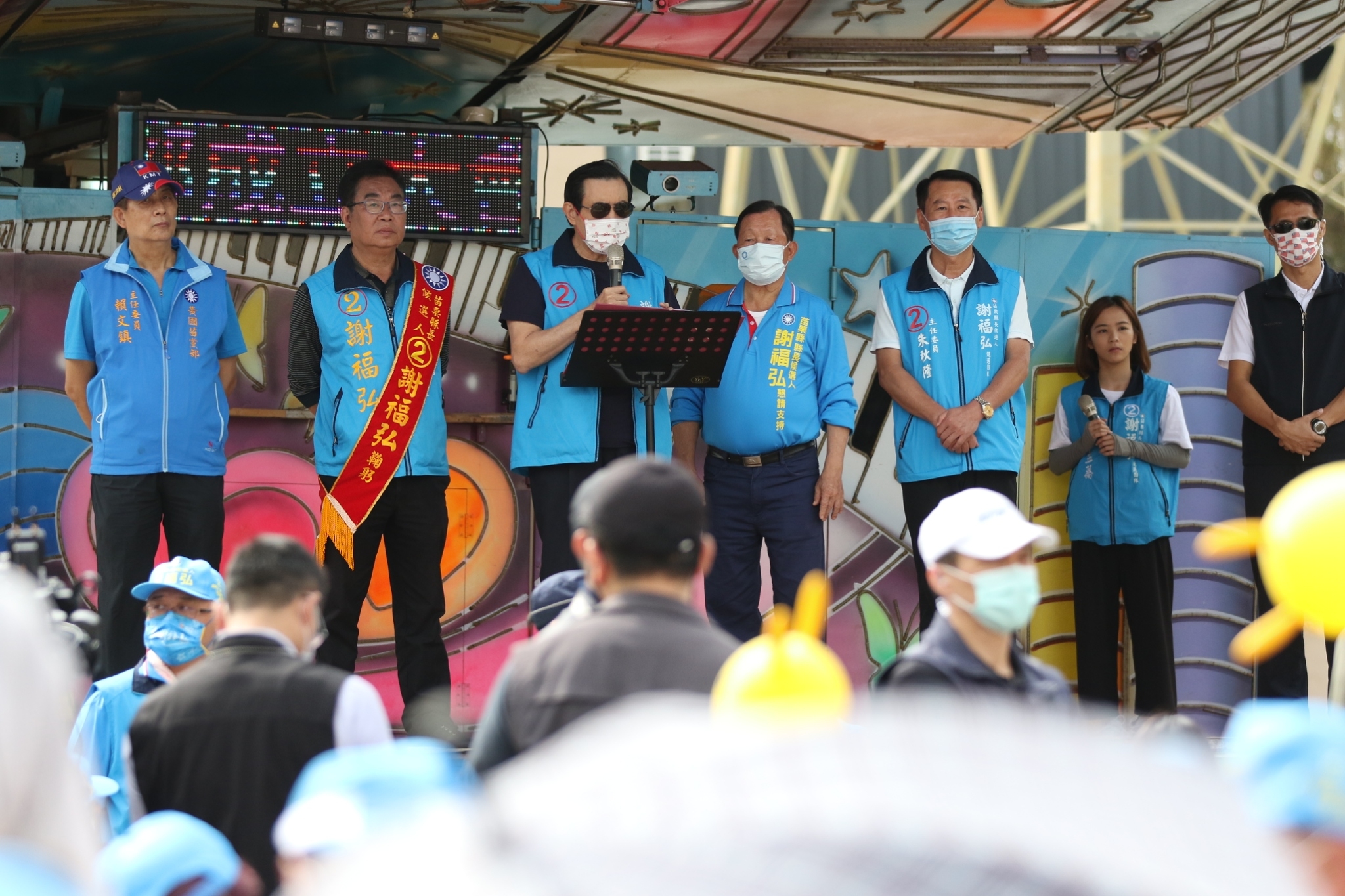 國民黨苗栗縣長候選人謝福弘舉行通霄競選總部成立大會，前總統馬英九到場站台。(翻攝畫面)