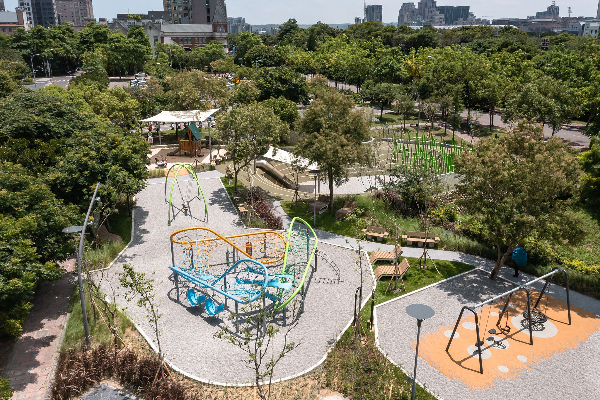 竹北市公24興隆公園一完工廣受孩子、家長的好評與喜愛，獲得「2022年美國繆思設計大獎(Muse Design Awards)」公園景觀類金獎殊榮。（新竹縣政府提供）