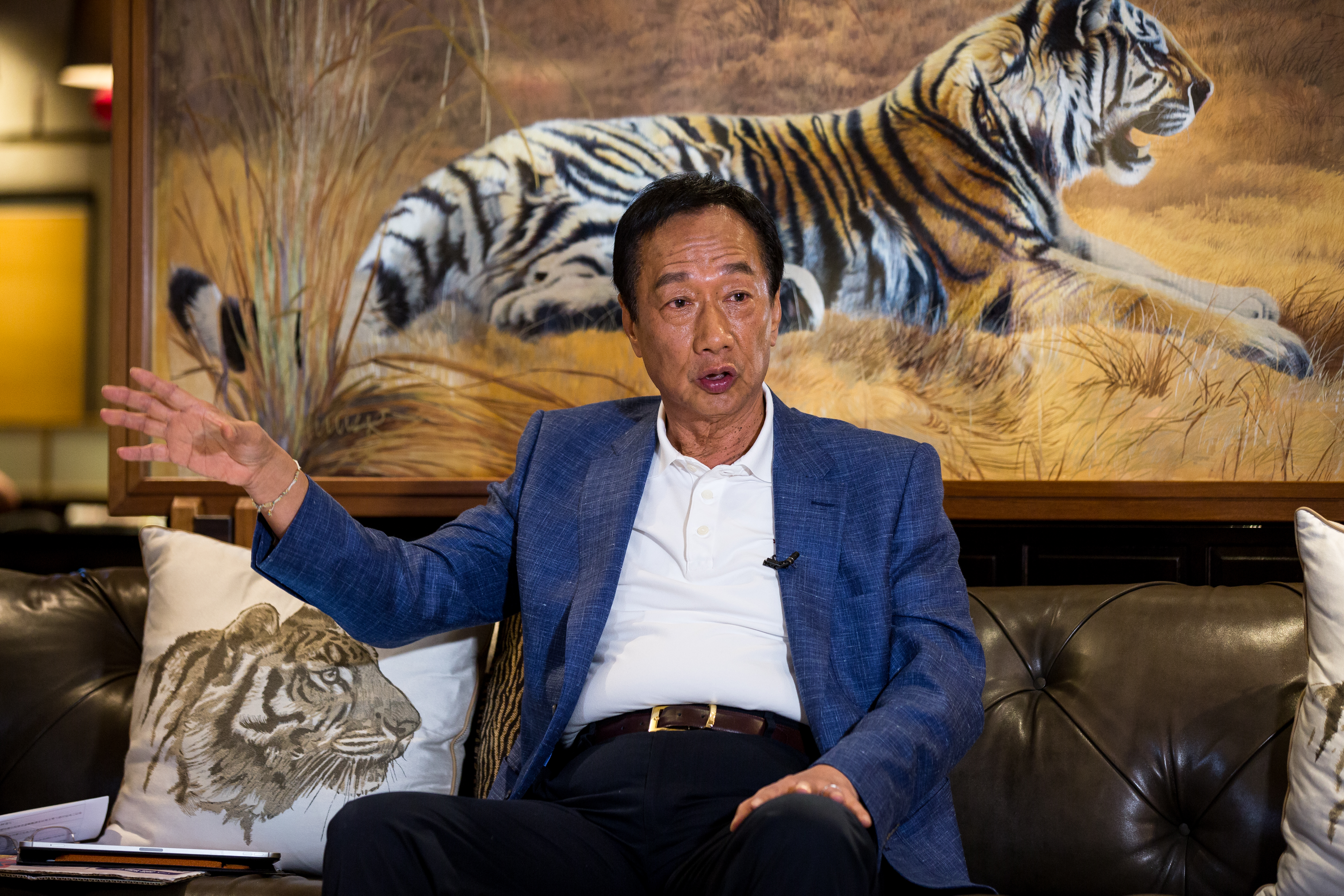 郭台銘今天在臉書解釋未能合體高虹安拍攝宣傳片的原因，並趁機表態力挺愛將。