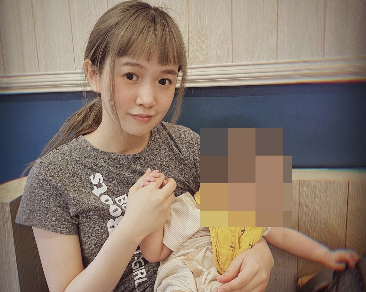 嚴正嵐在社群分享抱兒子的又喜又累的心情。（翻攝自IG）