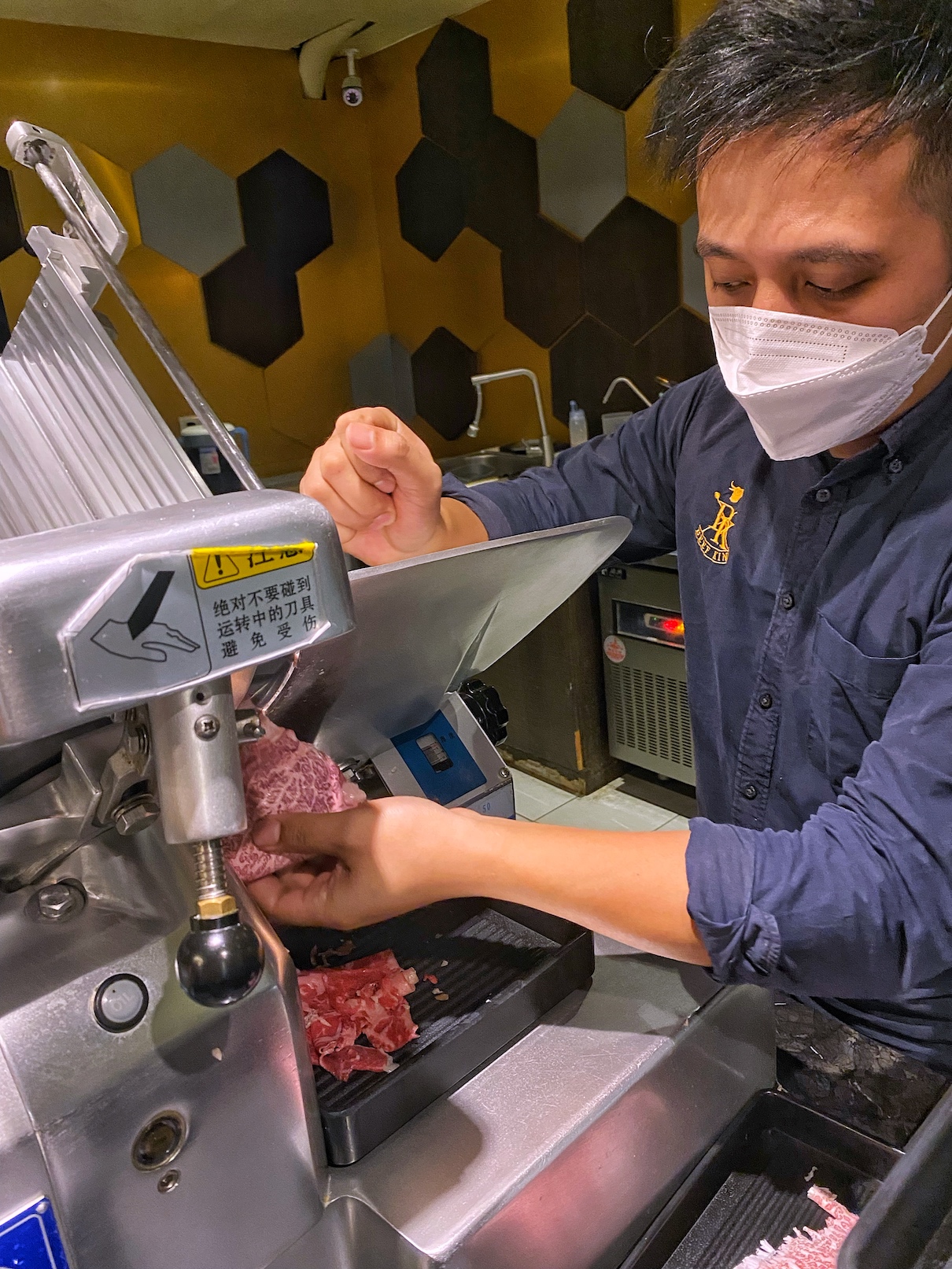 肉品皆為現點現切。