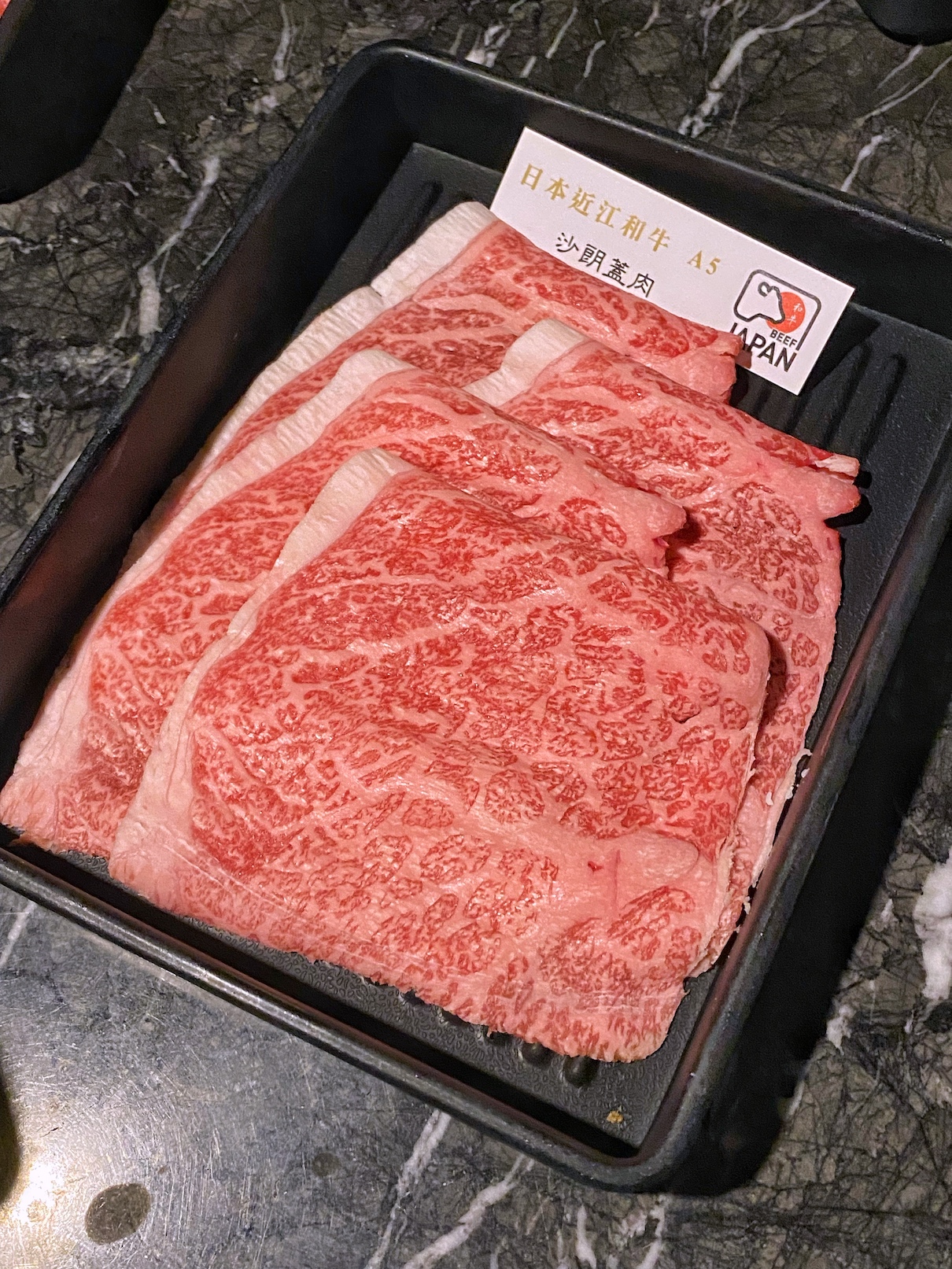 沙朗蓋肉是這價位中的全場最佳,集肉甜、油潤、香氣於一體。