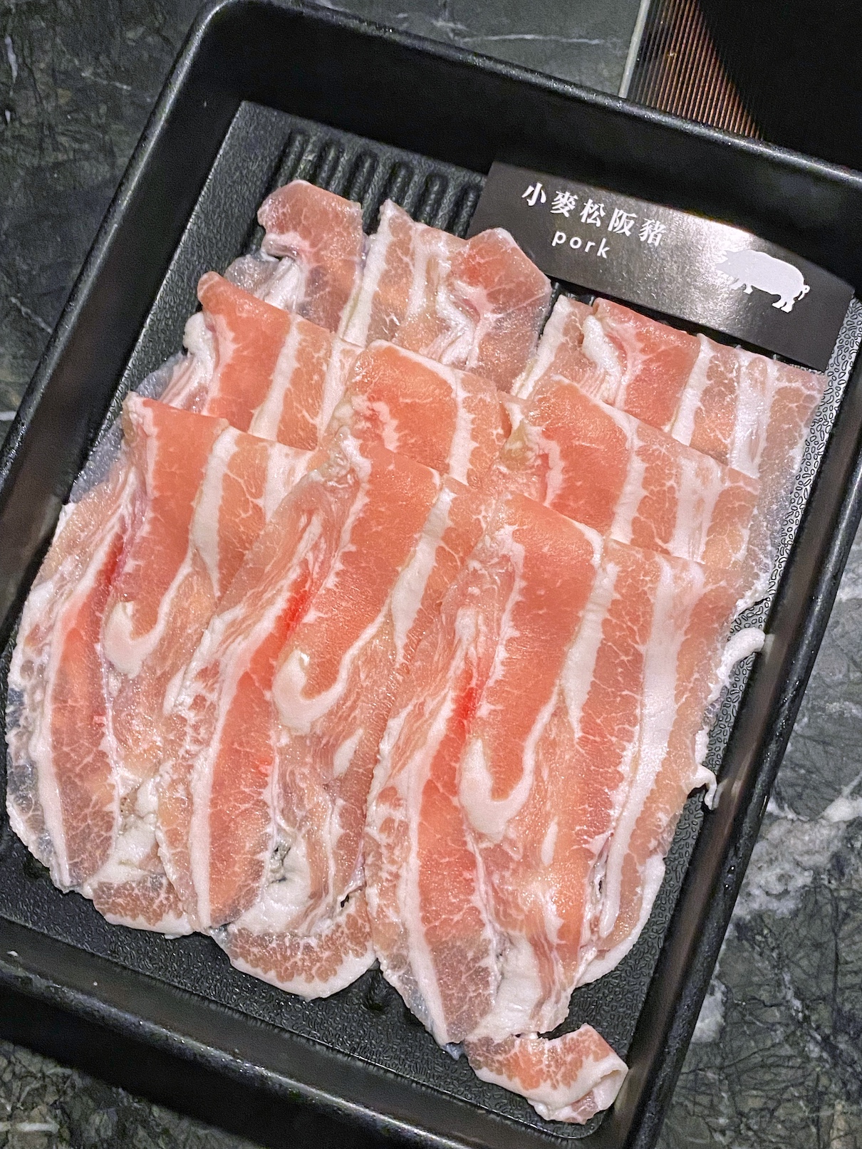 小麥松阪豬片得較薄,口感帶脆。