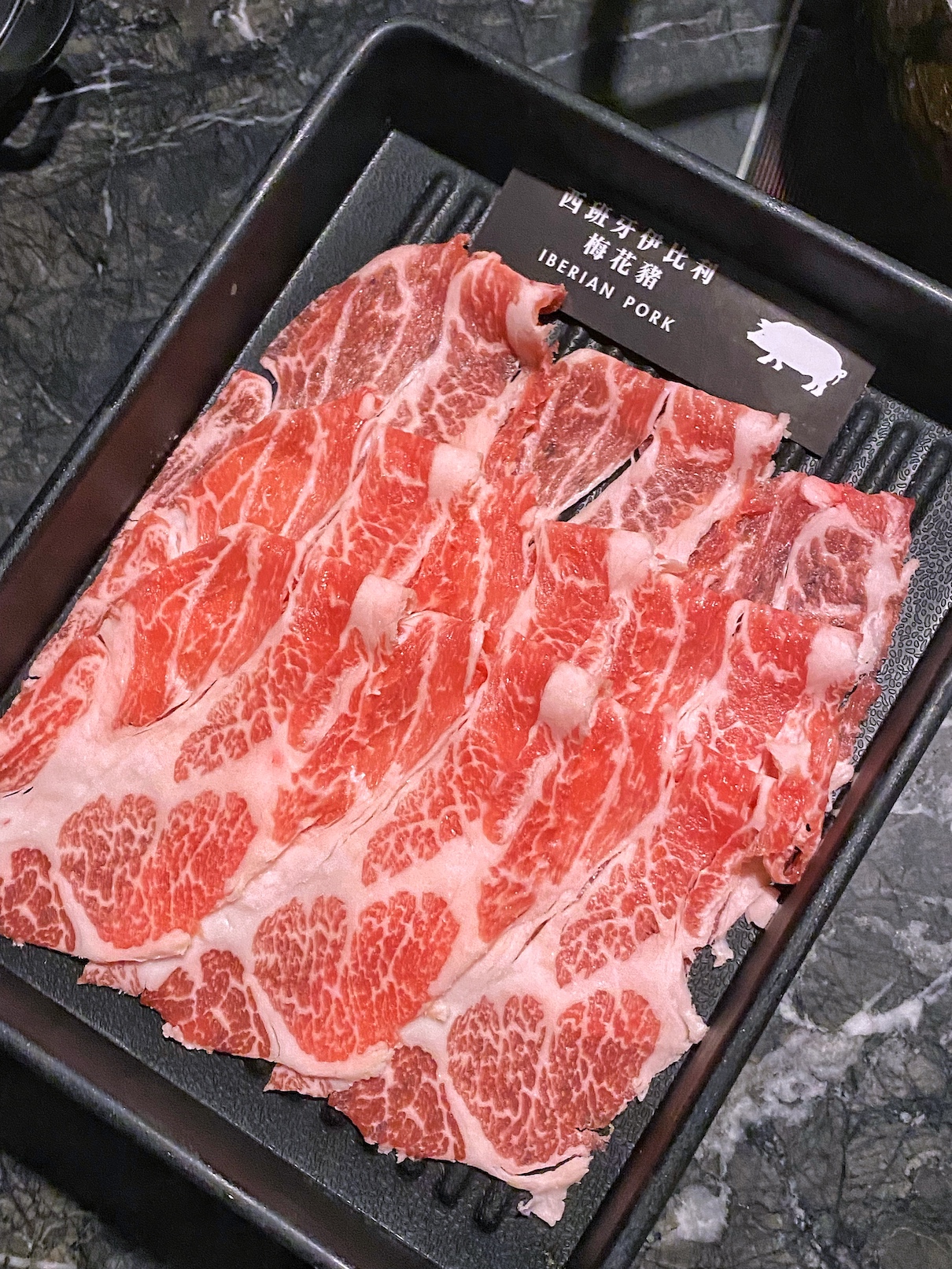 西班牙伊比利梅花豬的油脂帶點橡樹子的單寧香。