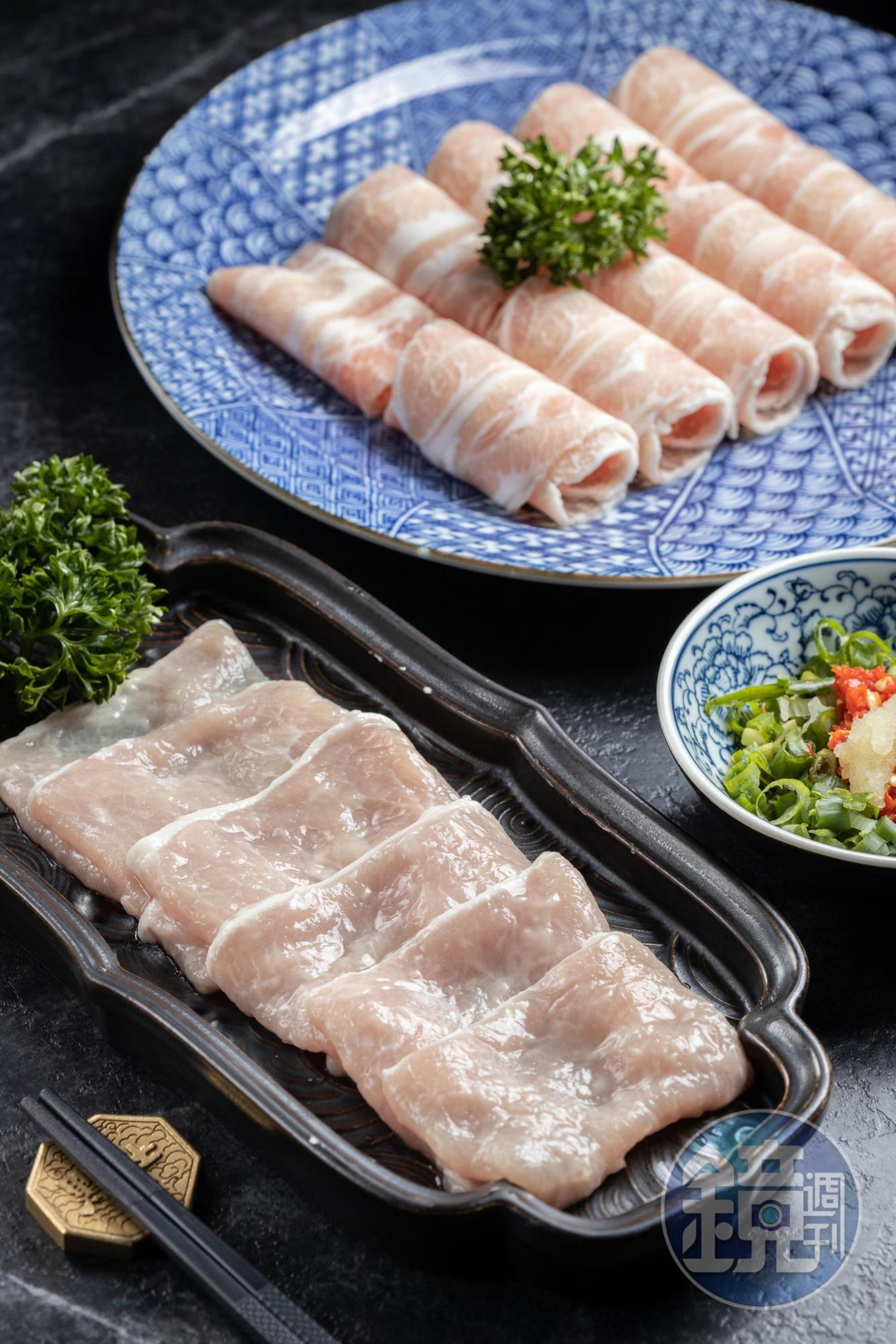 「豬里肌」（前，320元／份）以蛋白抓醃過，口感滑嫩；削切成薄片的「松阪豬」（後，380元／份），咬來毫不費力。
