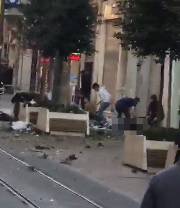 現場滿是燒焦殘骸與遺體。(翻自《太陽報》)