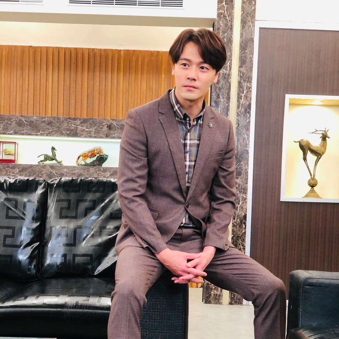 黃文星從歌手變演員，最高紀錄五年內拍十部戲。（翻攝自黃文星臉書）