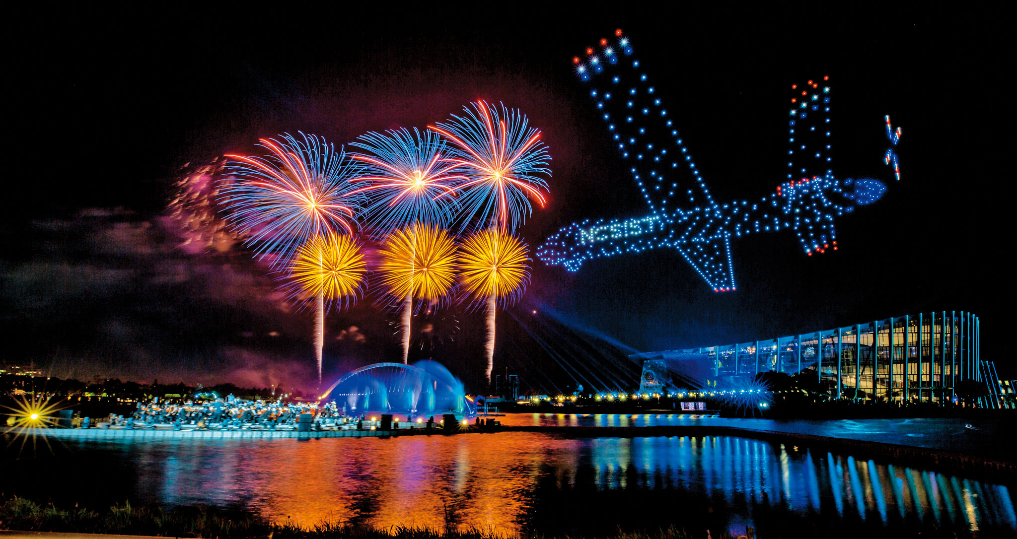 國慶煙火晚會，大批無人機參與表演場面震撼，後遭立委披露無人機為中國製。（總統府提供）