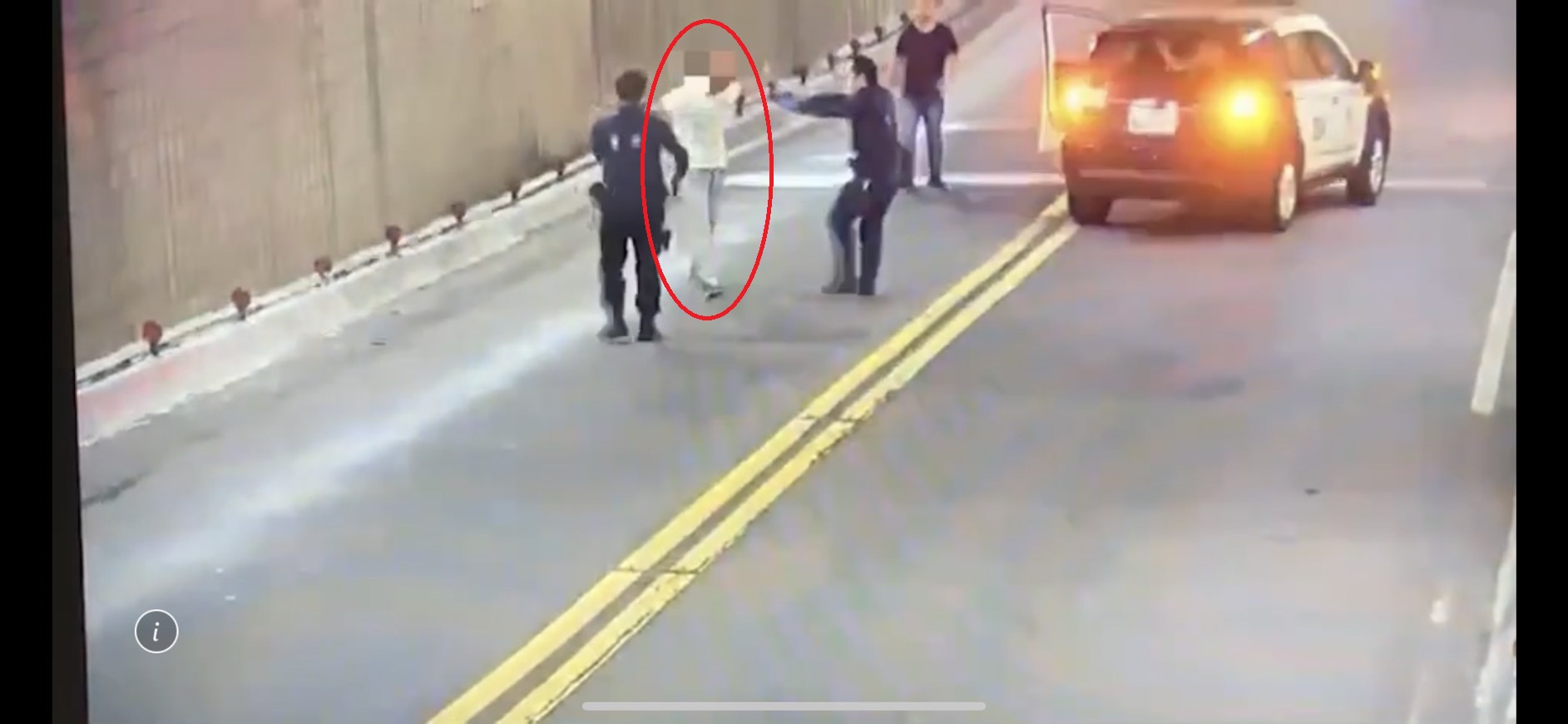 肇事李男見警方到場，囂張嗆警還企圖奪槍。（翻攝畫面）