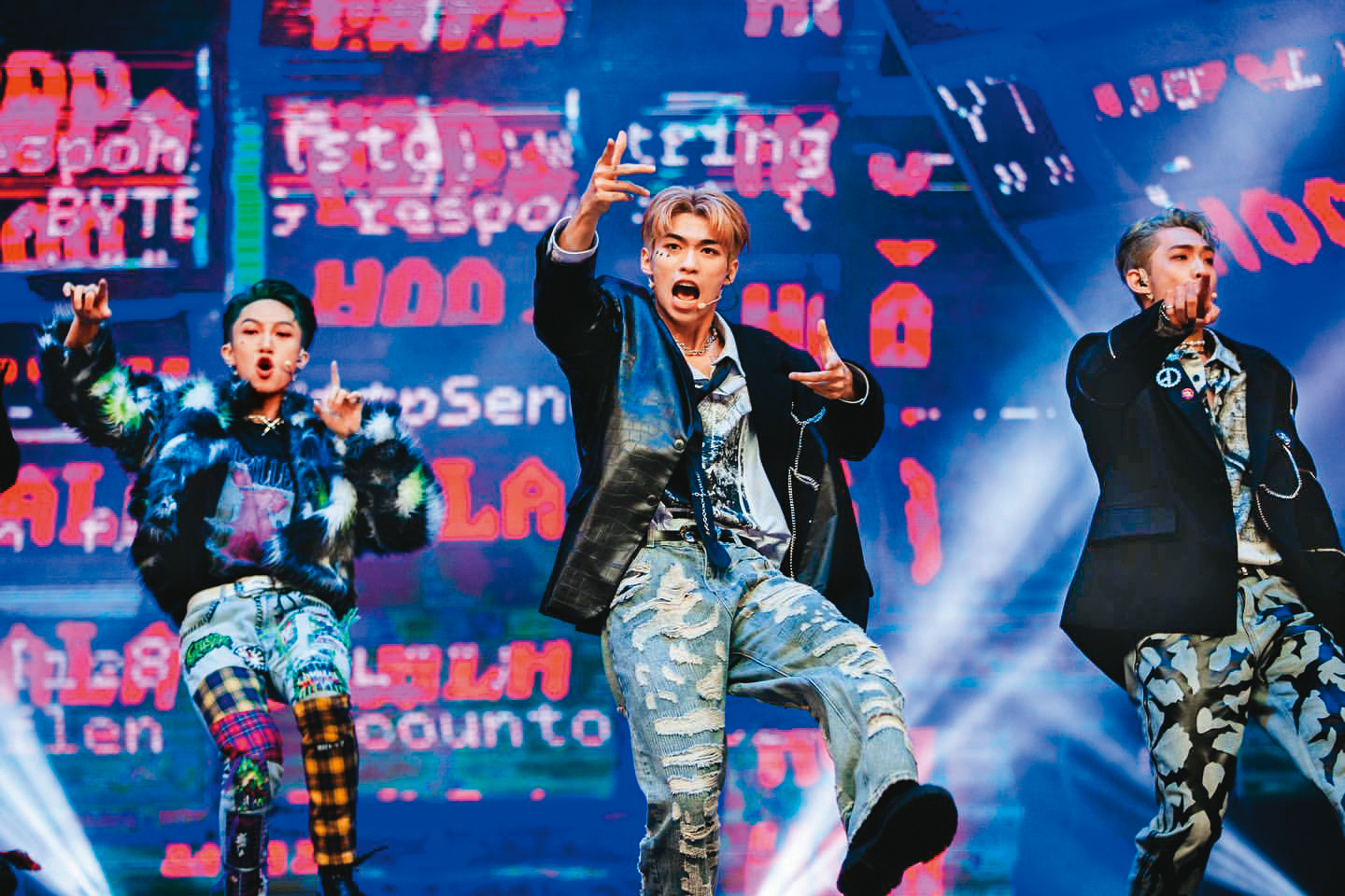 小孩（左）的感情糾紛，差點影響到天王星的跨年活動。中為蔡承祐、右為高胥崴。（翻攝自小孩IG）