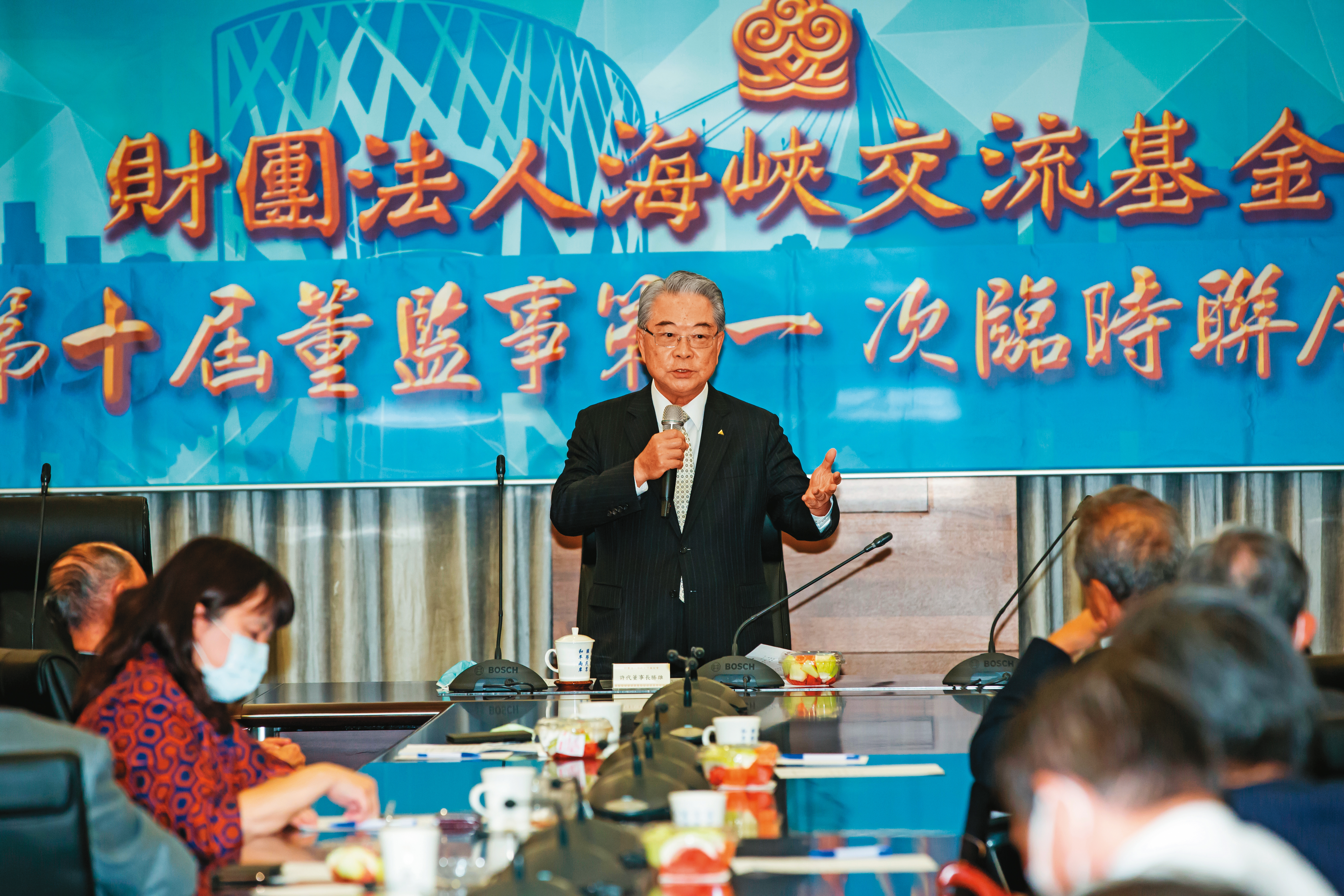 許勝雄是海基會代理董事長，他認為中國大陸內外經營環境的不確定性，是企業必須留意的風險。