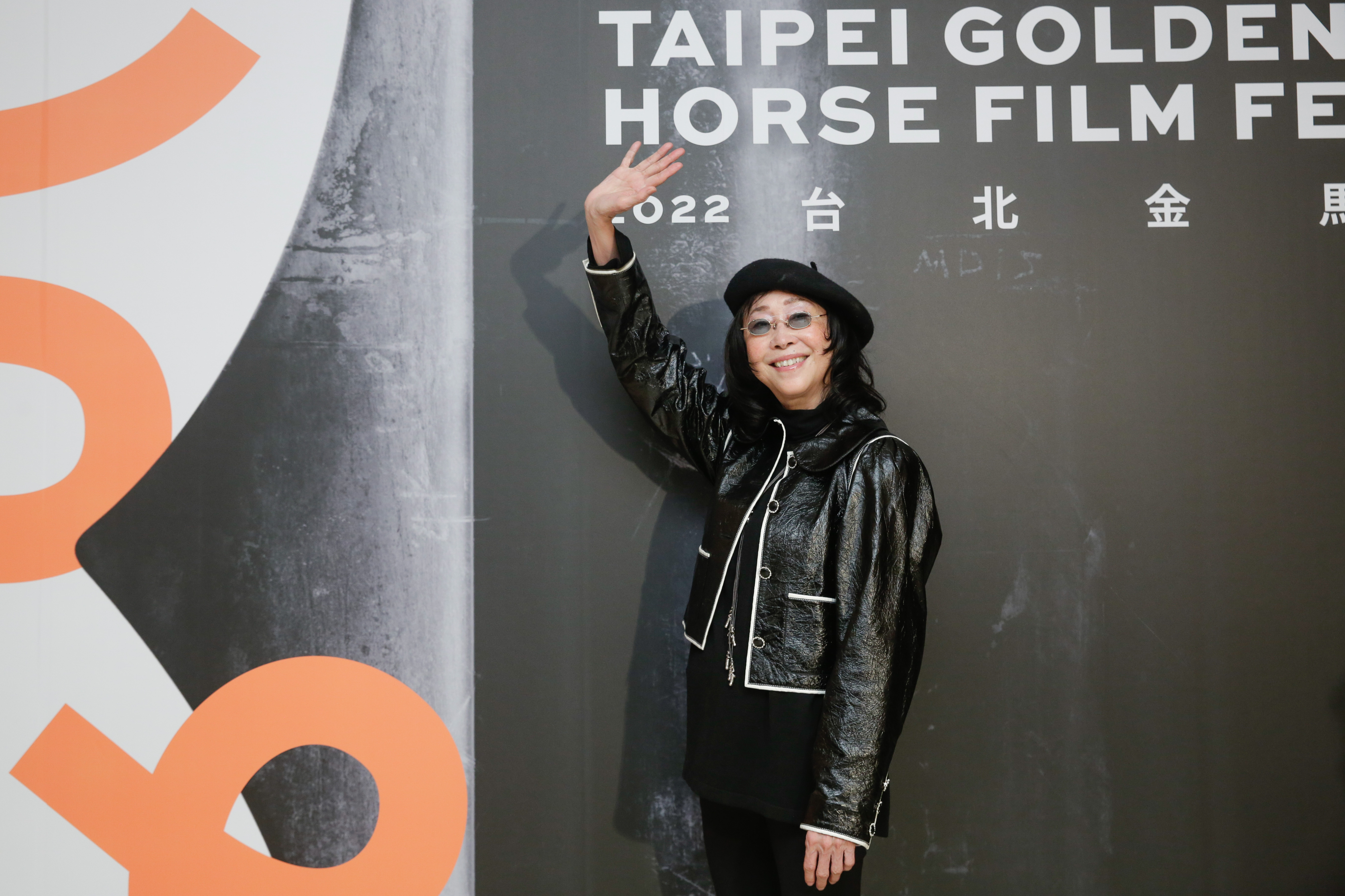 香港名導張婉婷帶著耗費10年拍攝的紀錄片《給十九歲的我》來到金馬影展放映,14日現身媒體茶敘。