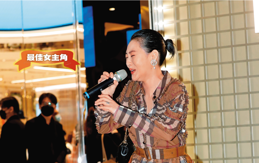 小S搞笑在精品派對獻唱〈舞女〉，唱完還自己吐槽：「欸這場合不適合…」