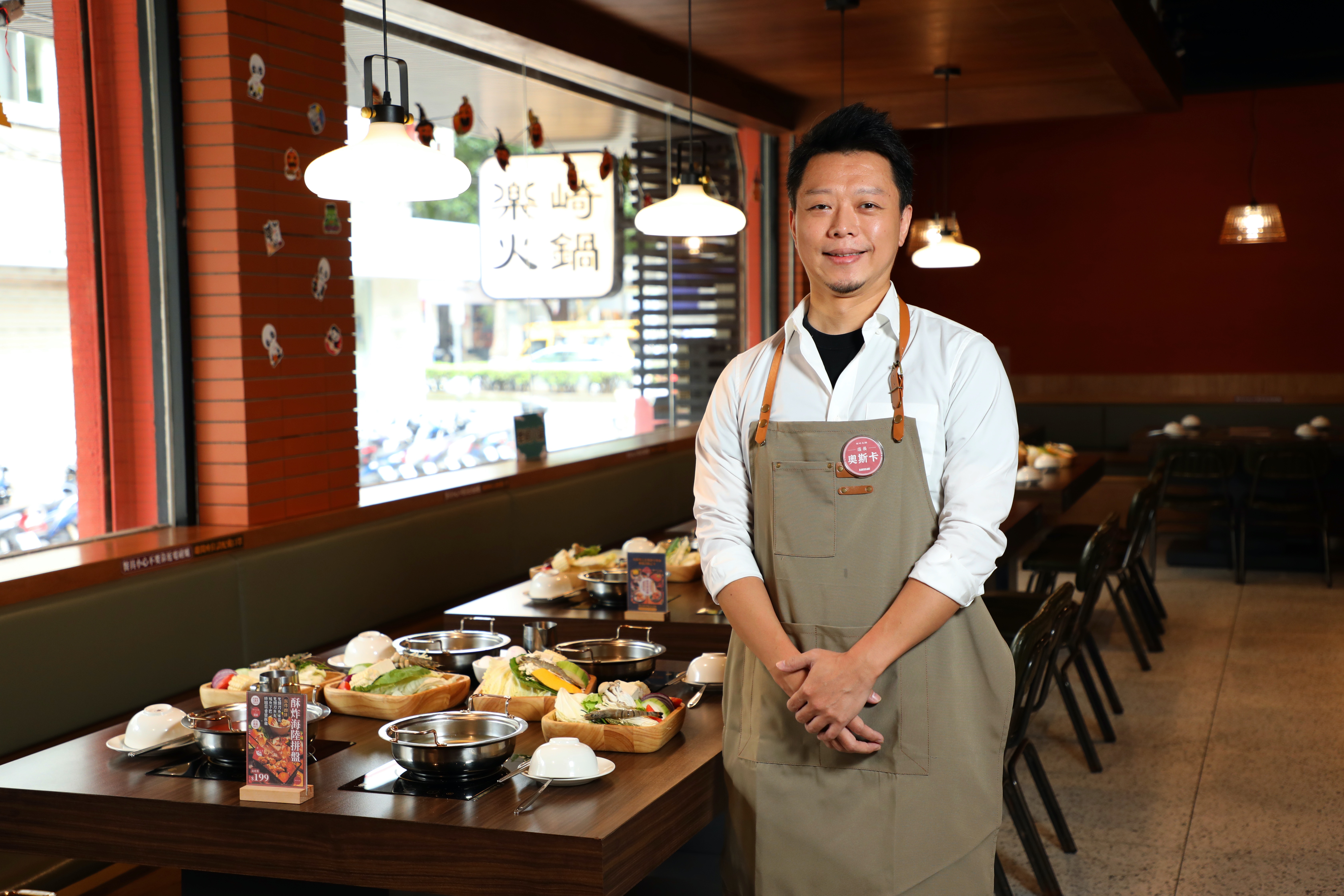 老闆張哲維原是餐飲門外漢，但靠自學研究與不斷優化，奠定樂崎火鍋的口碑聲量。