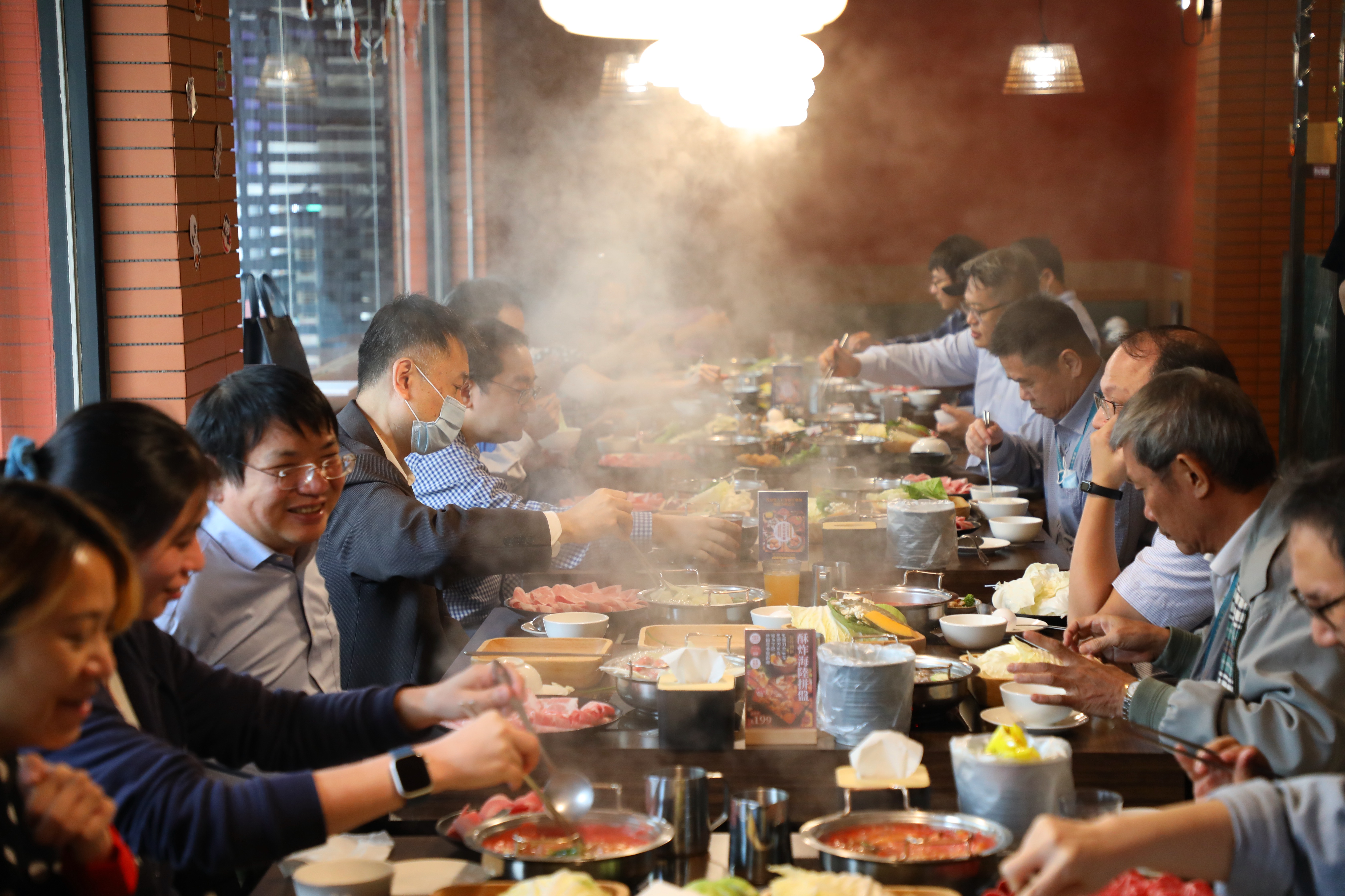 即使是平日，尖峰用餐時間開鍋率就是這麼誇張，建議事先預訂。