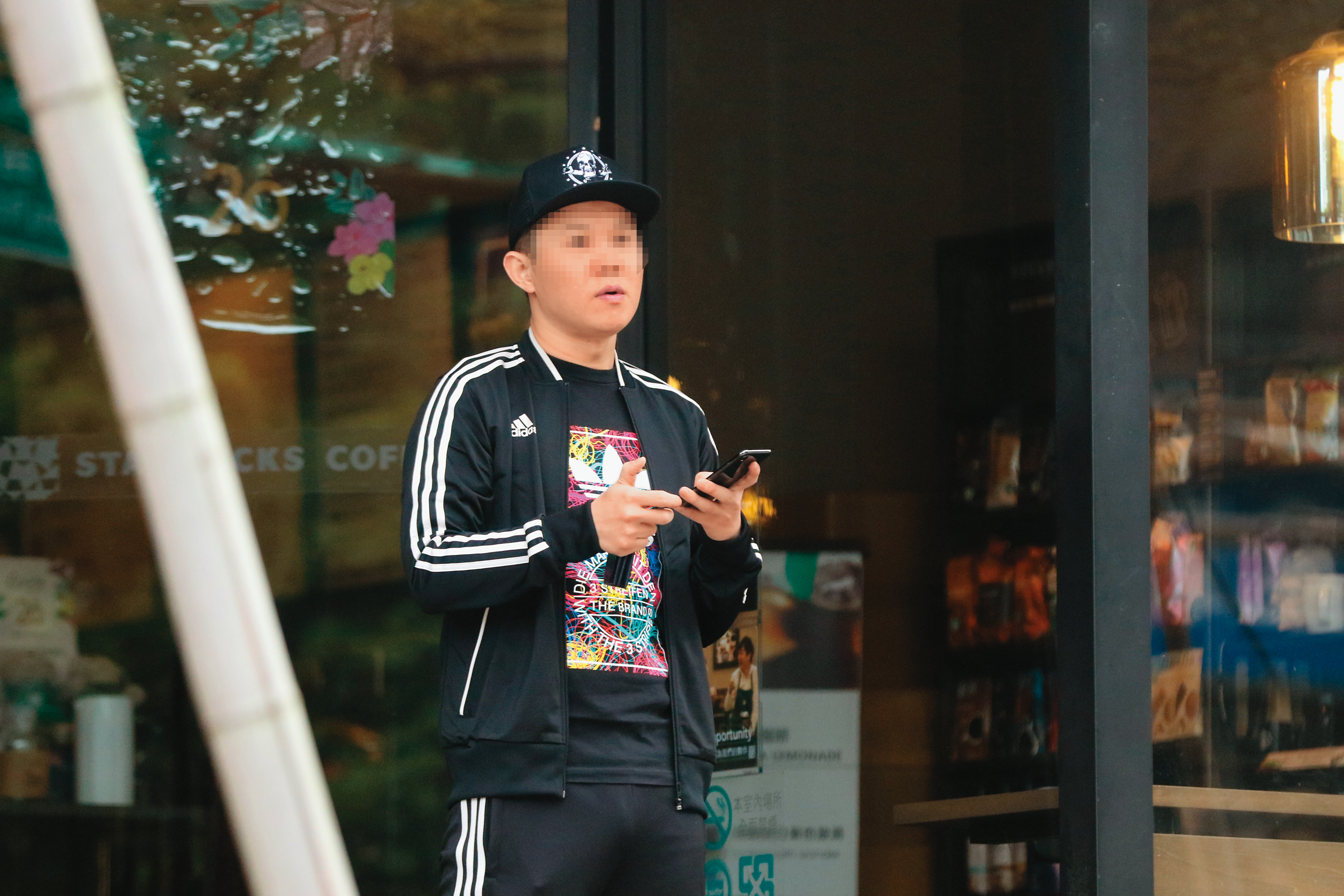 小明日前被檢警破獲其地下匯兌組織，事發前逃往美國。