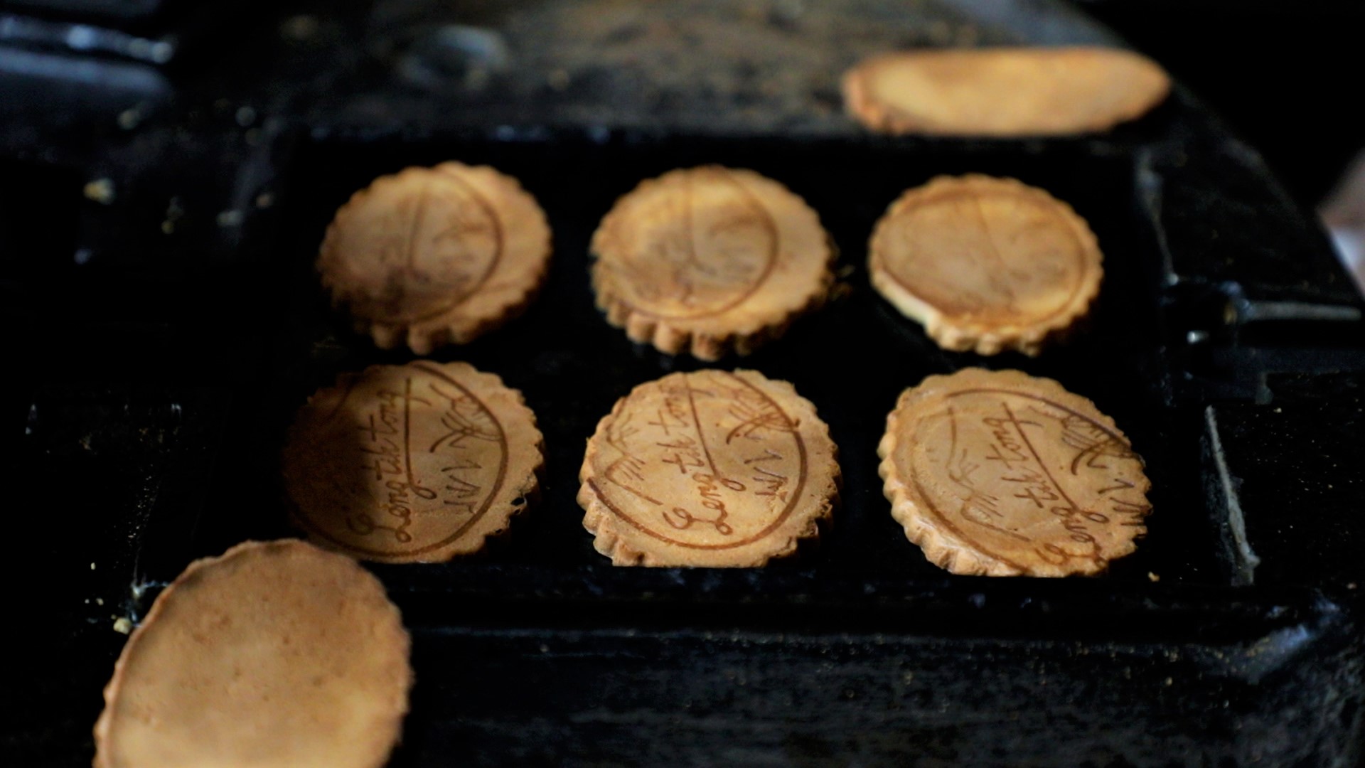 「連得堂餅家」的煎餅是用純手工製作，數量有限，每人每天限購2包。