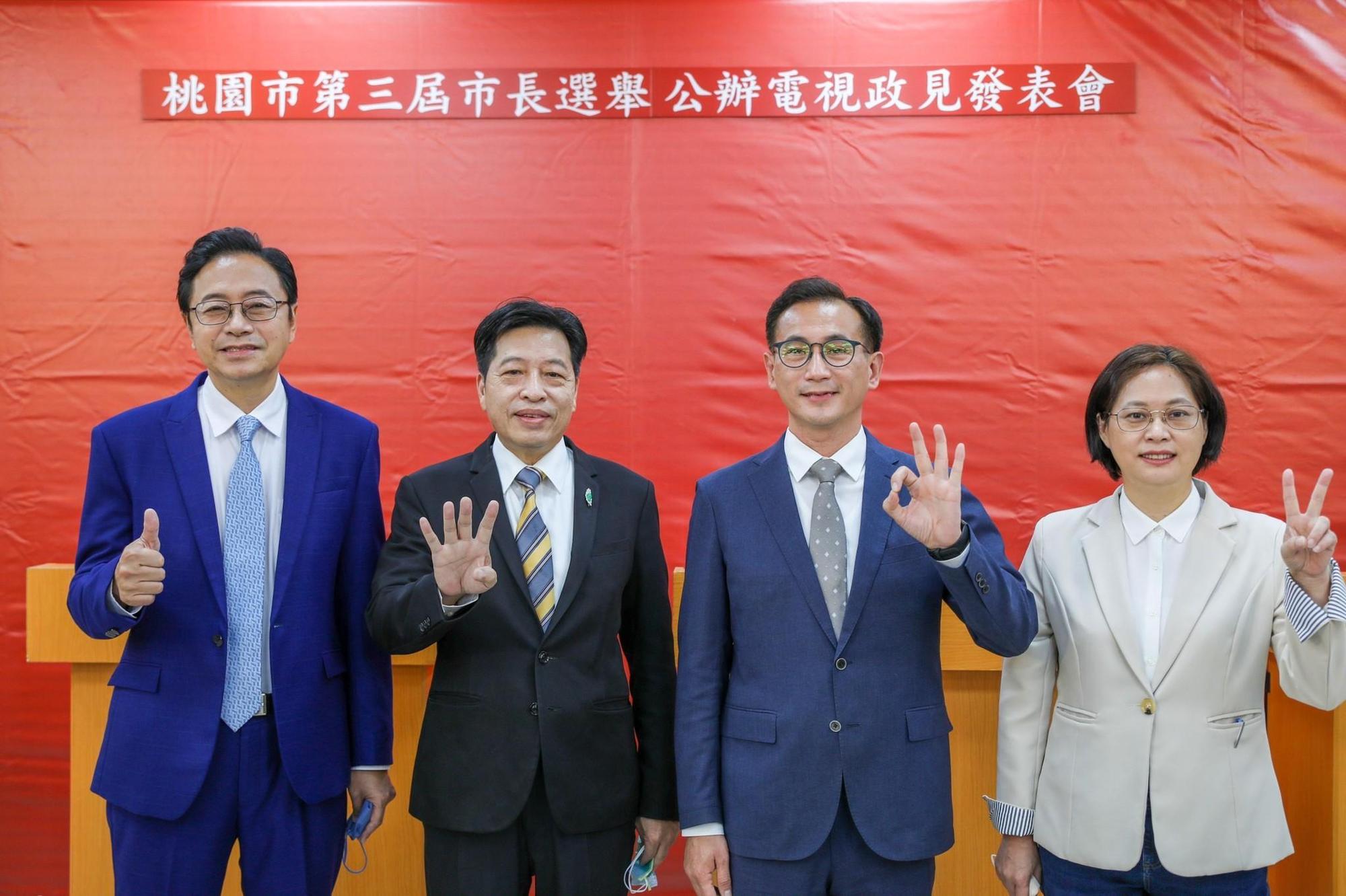 張善政（左起）、鄭寶清、鄭運鵬、賴香伶今在桃園市長選舉公辦電視政見發表會同台。（張善政團隊提供）