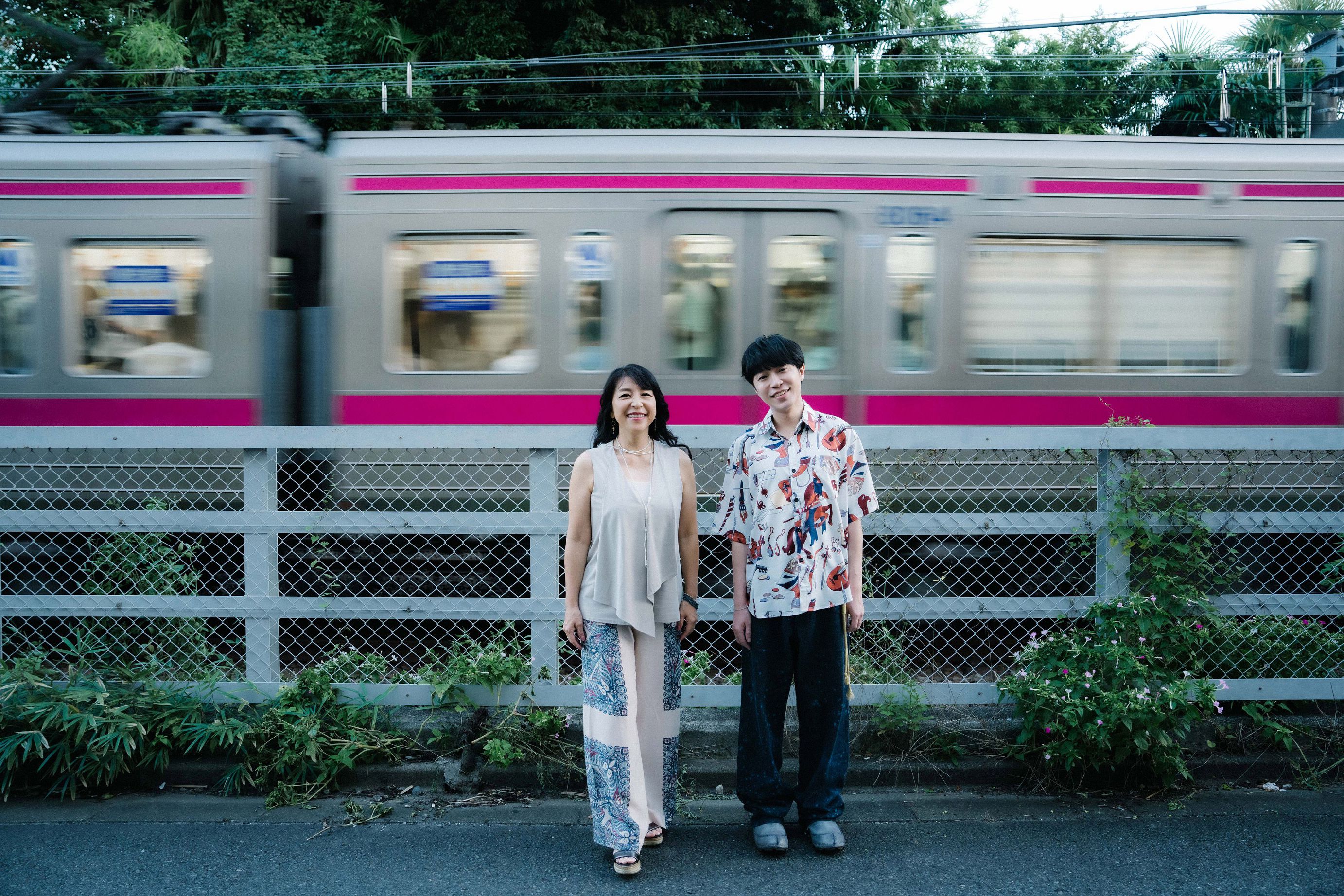 吳青峰新歌〈......棕髮少女〉邀來日本「Bossa Nova 女王」小野麗莎合作。（環球音樂提供）