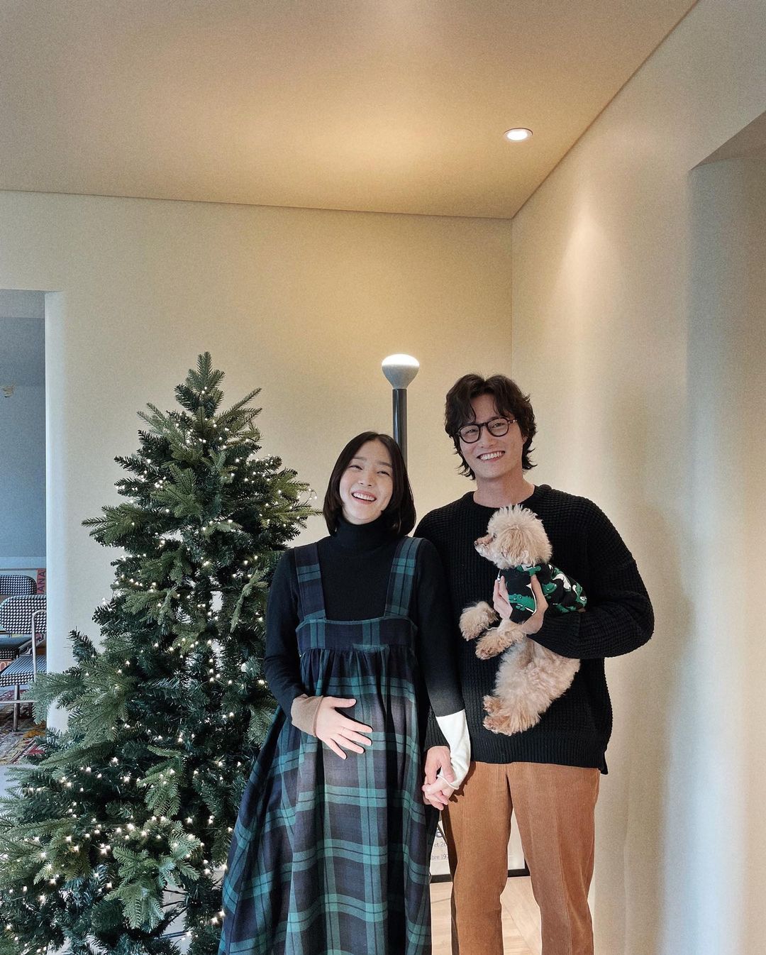申多恩（左）與林成斌結婚6年，今年4月升格當媽。（翻攝自林成斌Instagram）