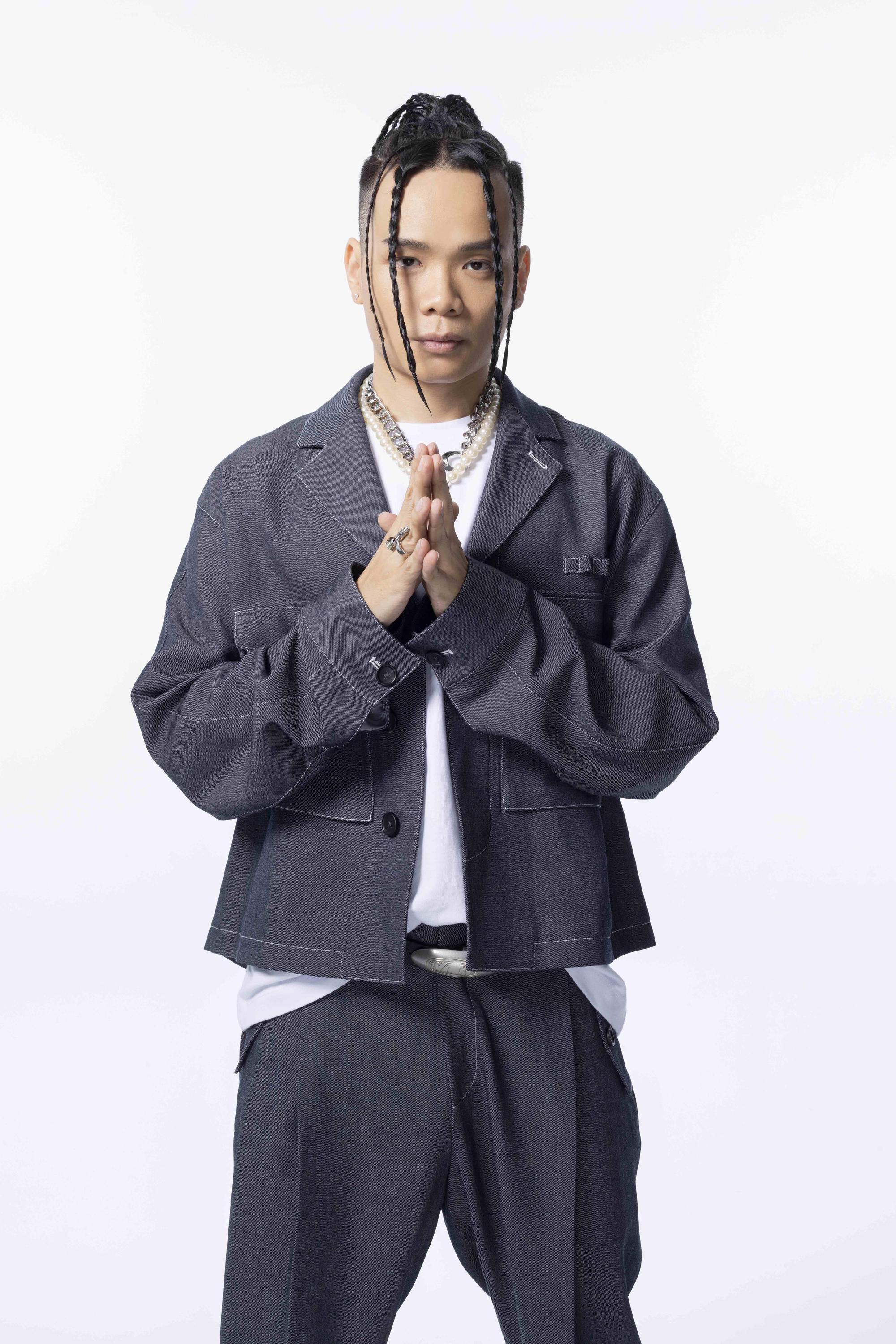 Barry Chen曾長達2年演出屈指可數。（華納音樂提供）