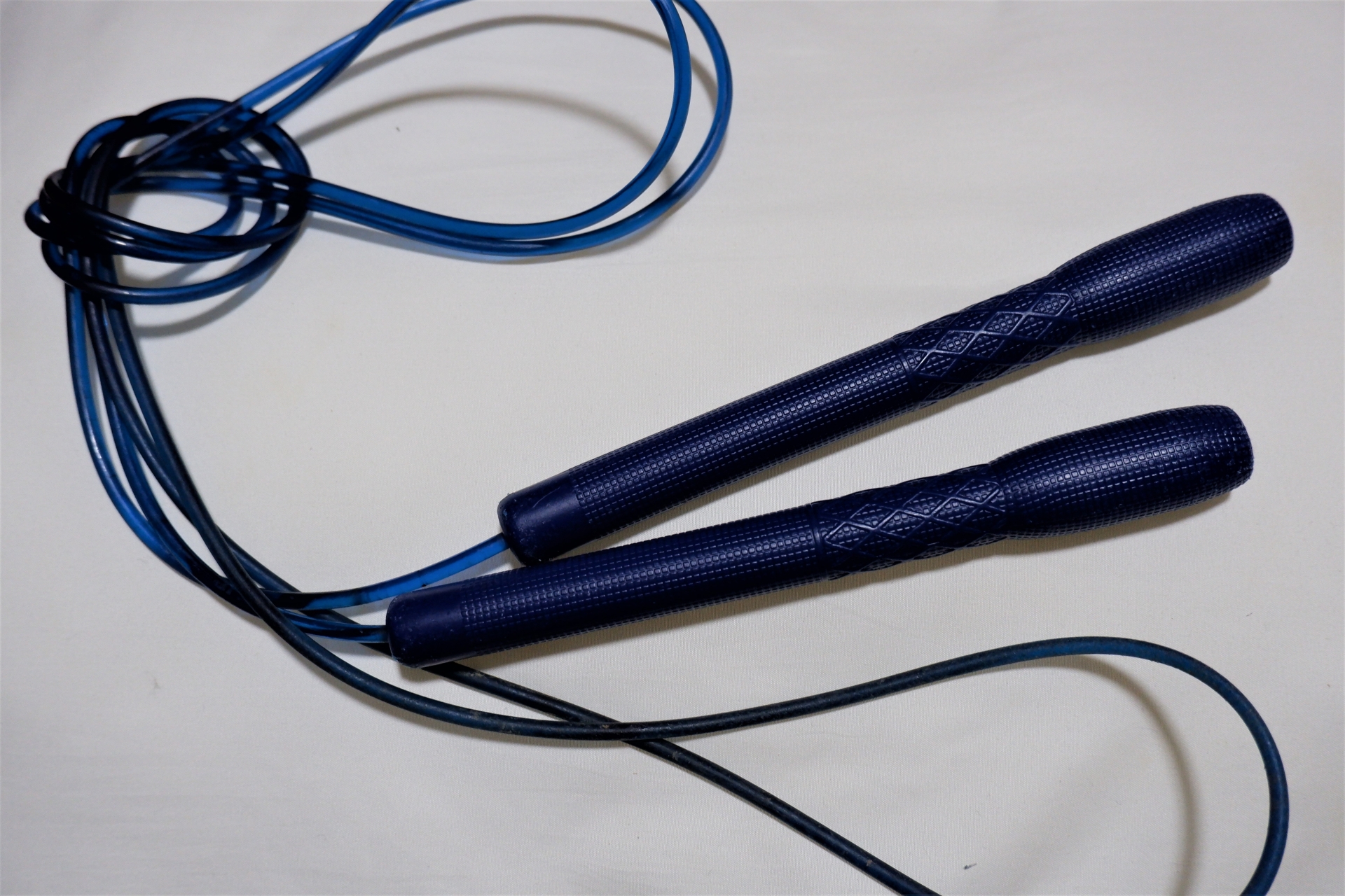 79歲老翁把跳繩塞入陰莖，取出後醫生都傻眼，那跳繩足足有228公分。（示意圖／Pixabay）