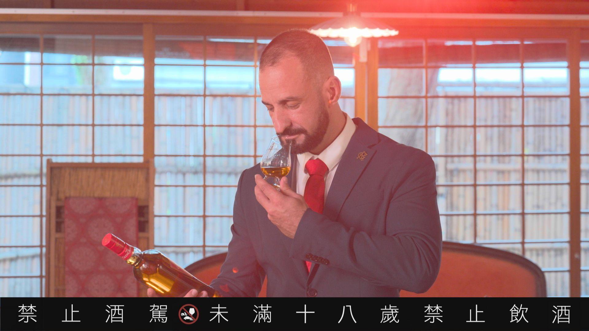 品牌大使Zoltan Konczol分享,格蘭冠21年是品牌核心產品中,年份最高的酒款,酒精濃度達到46%,喝起來卻很和諧均衡。