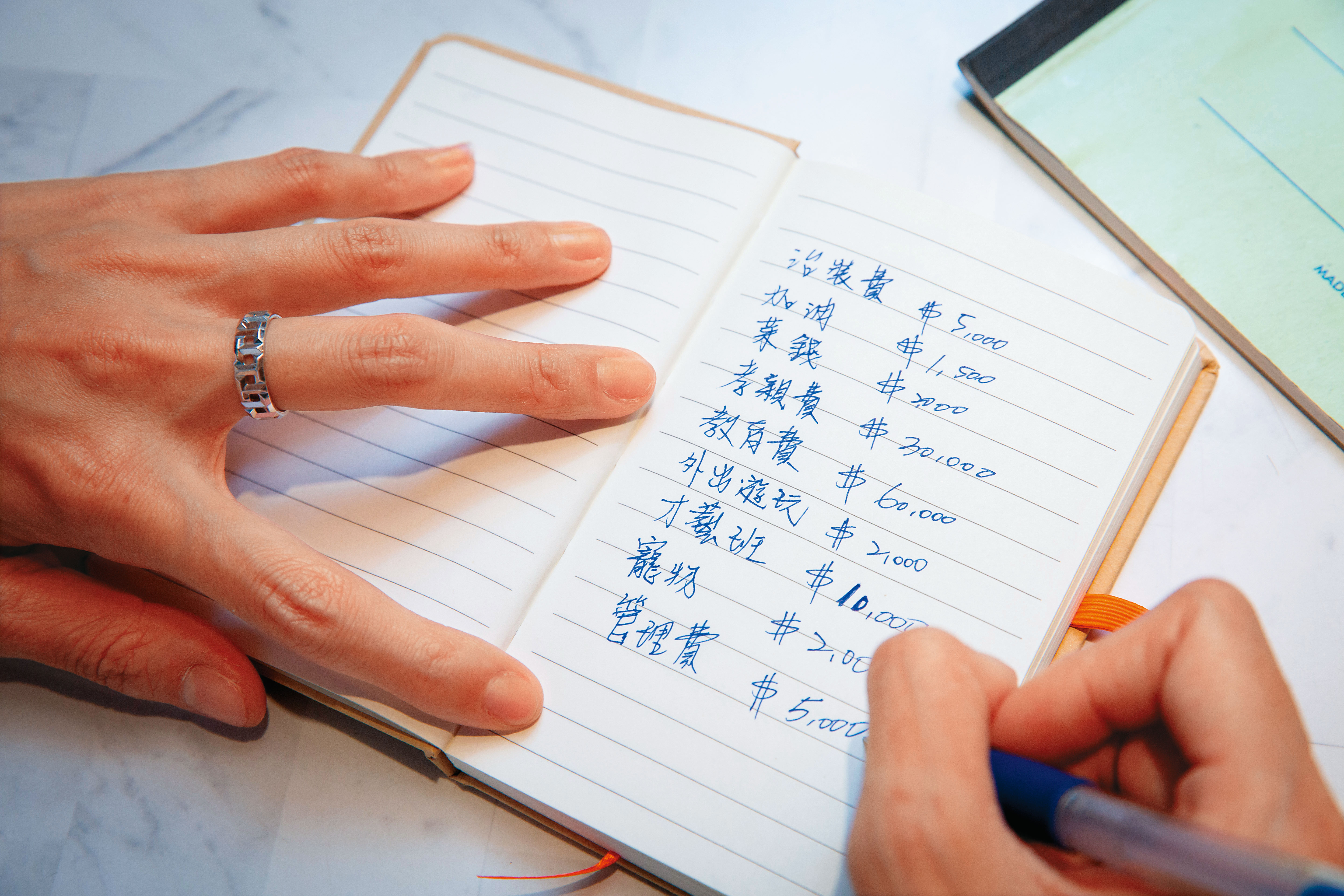 嚴立婷記帳長達15年，至今收入穩定，仍維持習慣。