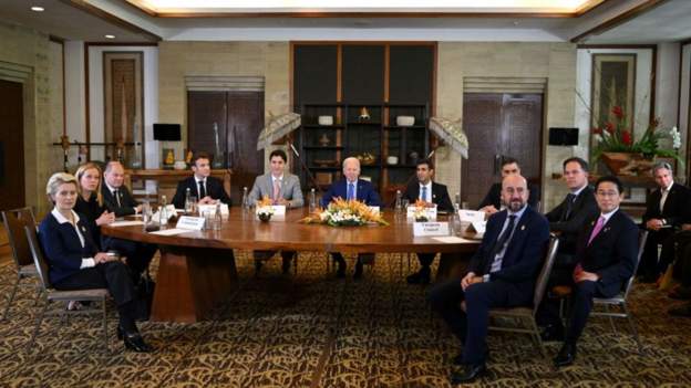 拜登與G7領袖緊急開會討論波蘭的狀況。(翻自BBC)