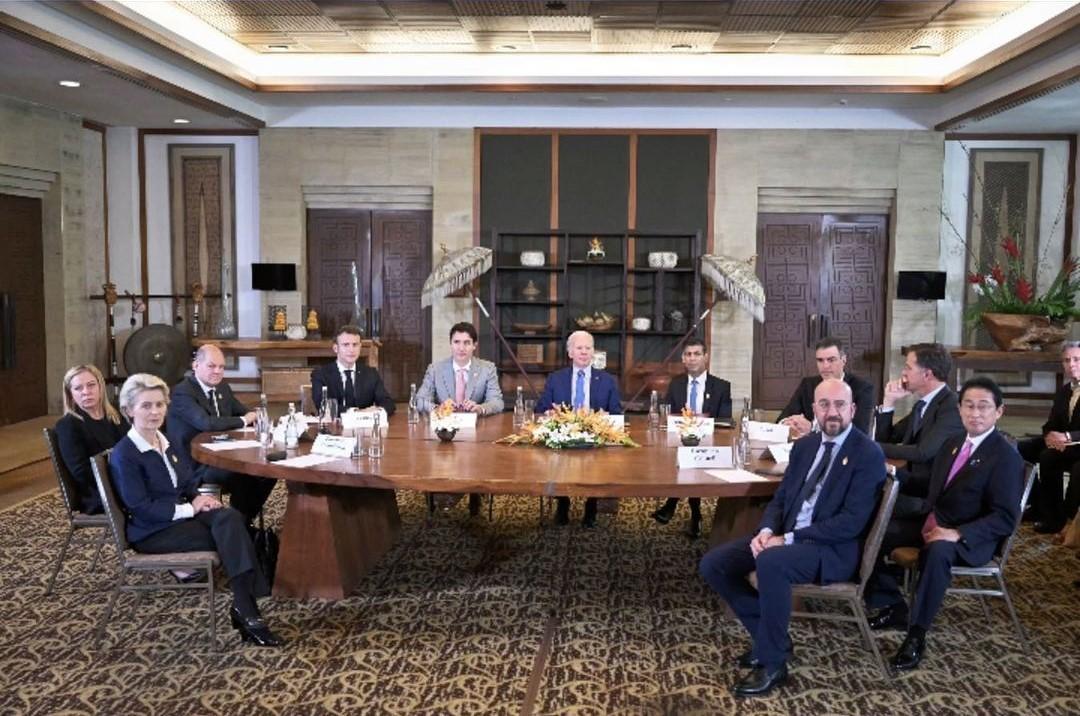 NATO和G7成員國領袖在峇厘島的G20期間緊急召開會議,討論波蘭疑似遭俄軍轟炸一事。(翻攝自Instagram @ursulavonderleyen)