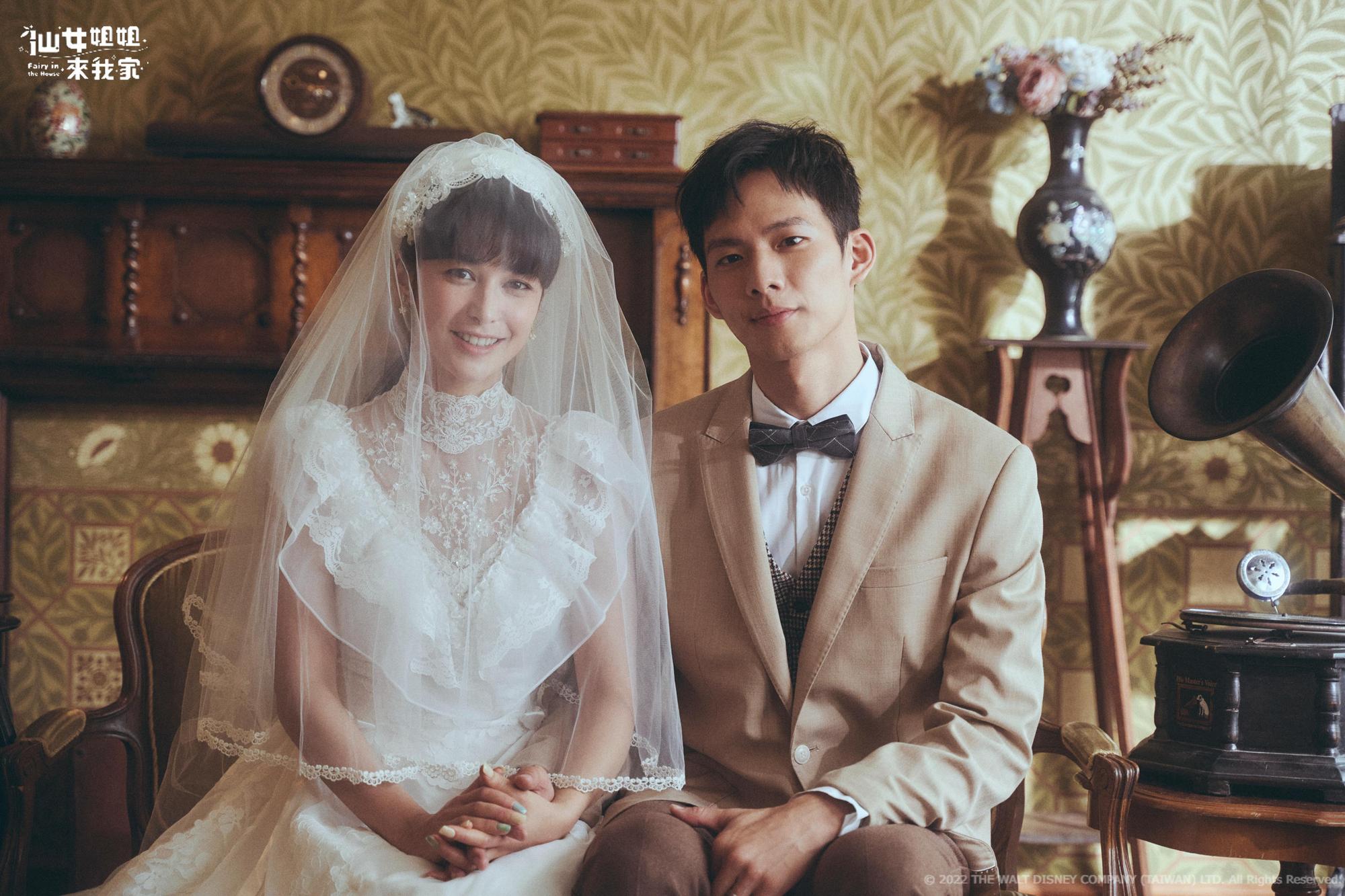 衛視中文台《仙女姐姐來我家》吳念軒(右)與夏朧(左)因戲拍攝絕美婚紗照。(衛視中文台提供)