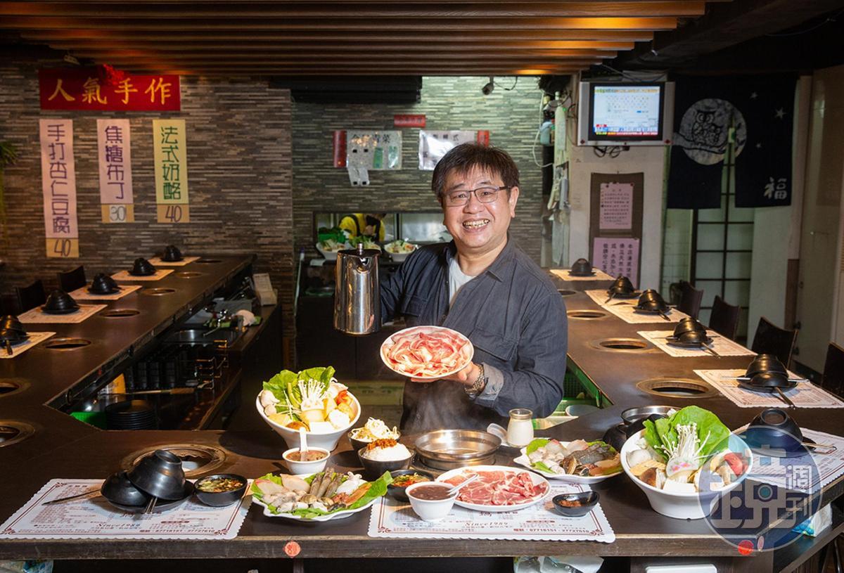 出生就被轉賣的李丙增不因人生辛苦而喪志，努力經營亞都迷你火鍋30餘年，成為眾多名人的愛店。