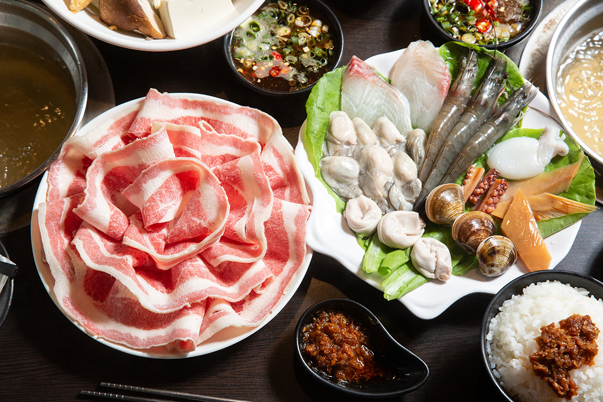 李丙增要求食材新鮮,肉品、蔬菜是合作多年的廠商現送,海鮮則是他自己每天到市場採買。
