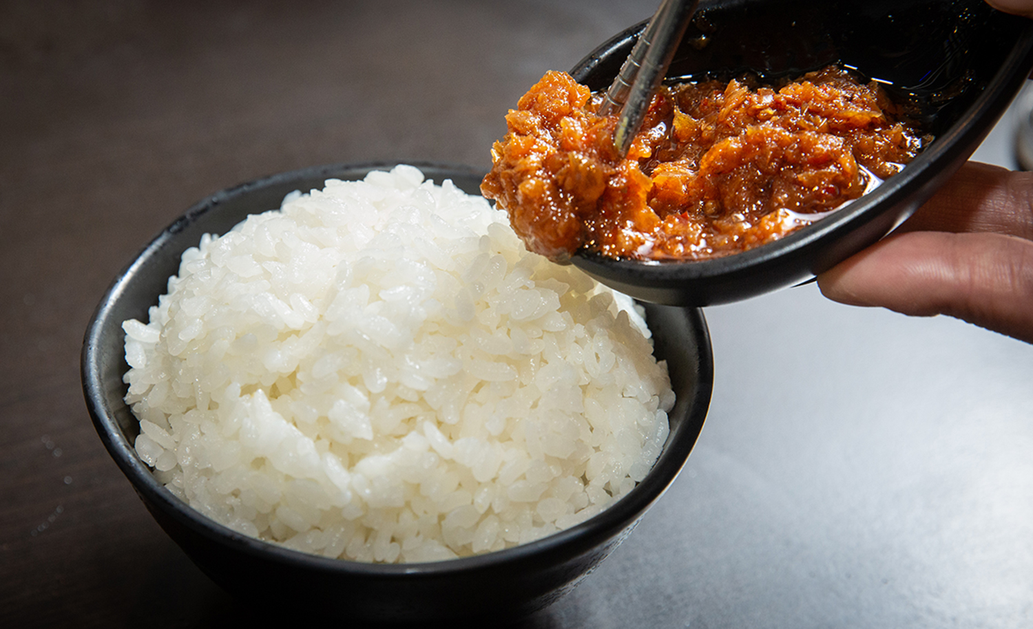 亞都的隱藏版美食XO醬香氣足,鹹香微辣,拌飯、拌麵都相當美味。