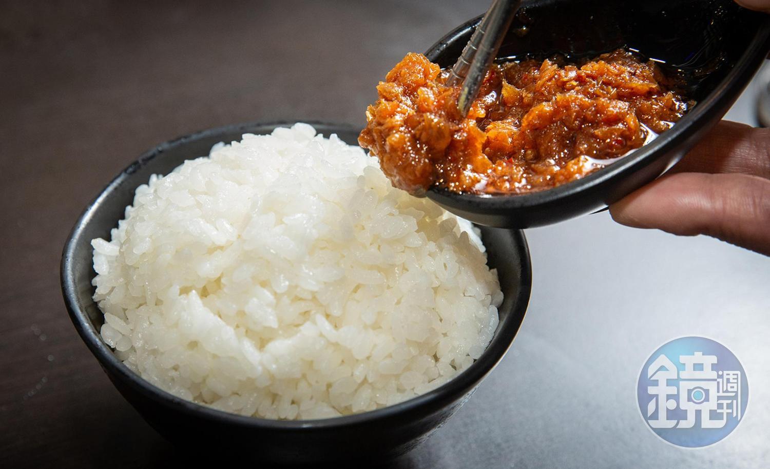 亞都的隱藏版美食XO醬香氣足,鹹香微辣,拌飯、拌麵都相當美味。