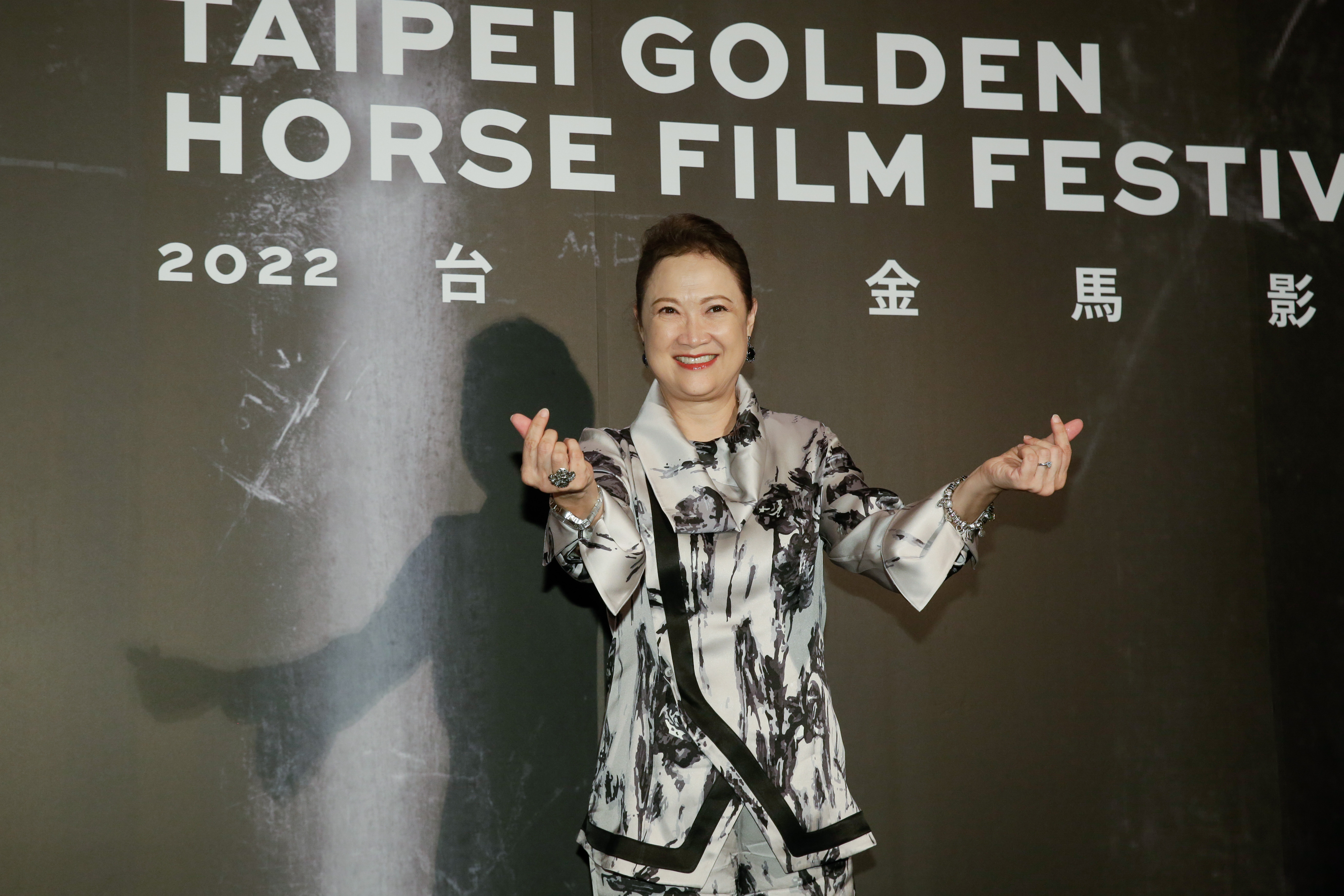 洪慧芳直接穿著睡衣就去試鏡，沒想到效果奇佳，片中完全就像一個素人大媽，但她完妝出現其實頗具氣場。