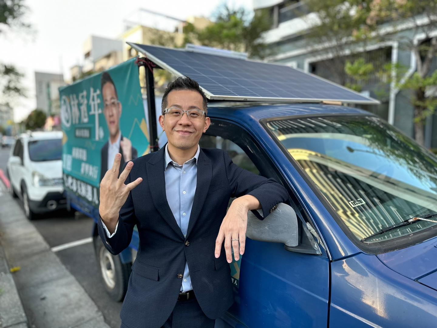 林冠年怒批高虹安「比藍綠更腐敗」，稍早把「吹哨者們」提供的資料送交調查局北機站。