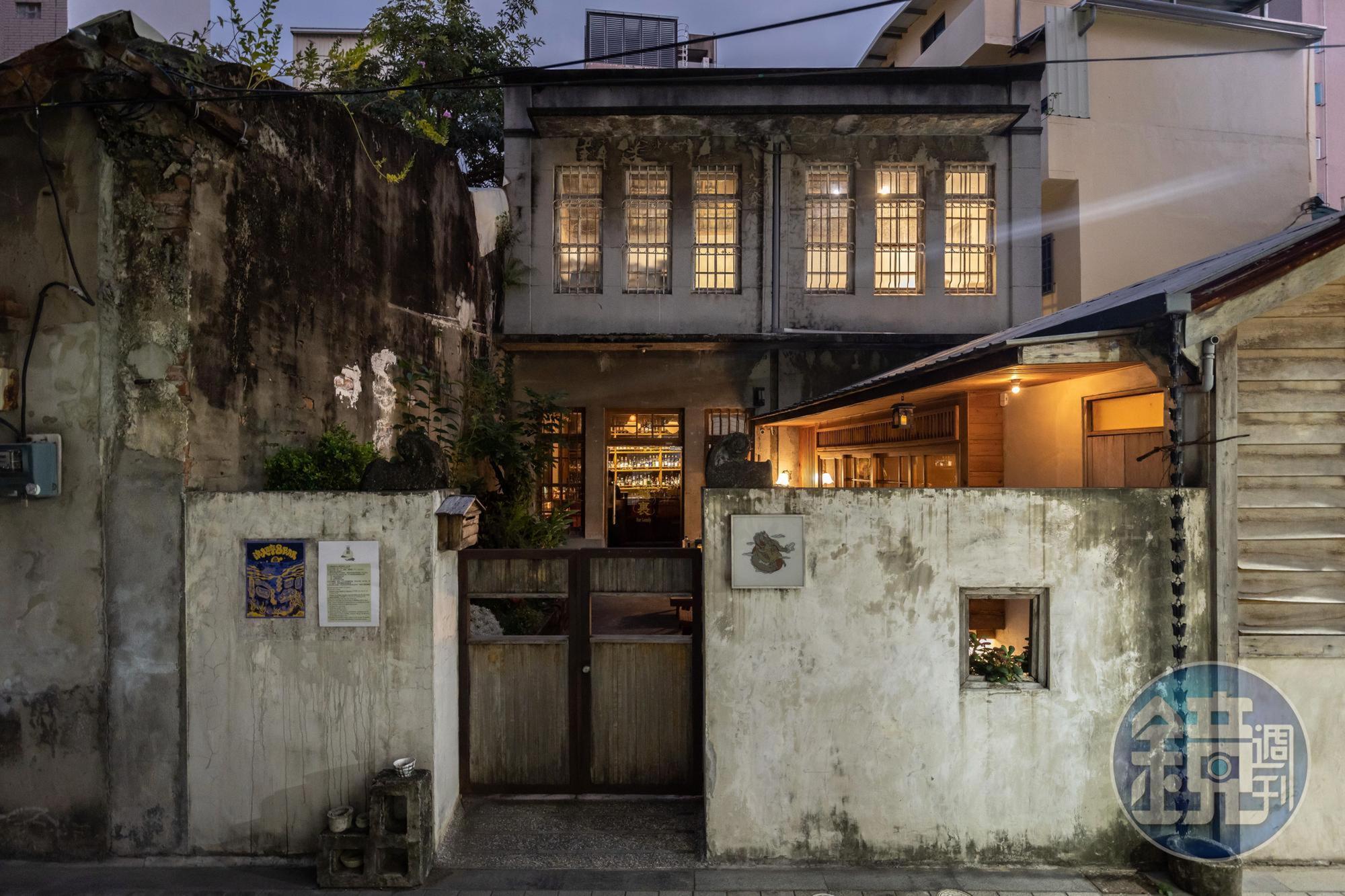 「籠裏Bar Lonely」位於台南蝸牛巷內，以茶調酒奠定人氣口碑。