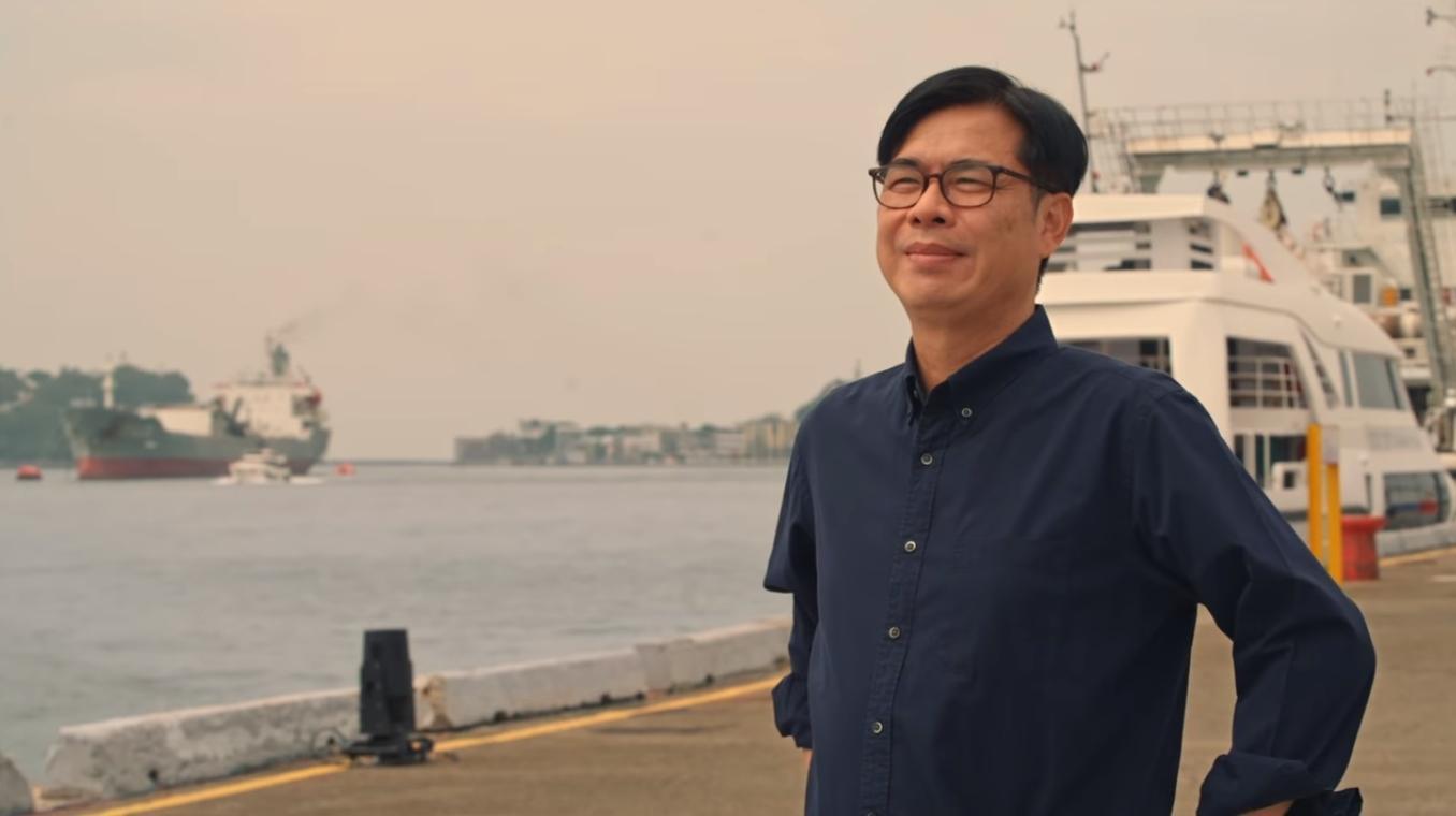 陳其邁最新競選影片曝光,他在影片中向高雄市民暖心告白「我堅信,無論有沒有支持過我,都是我要服務的市民!」(翻攝自陳其邁臉書)