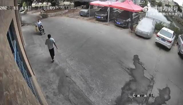 人妻與變態男完全不認識。（翻自微博）