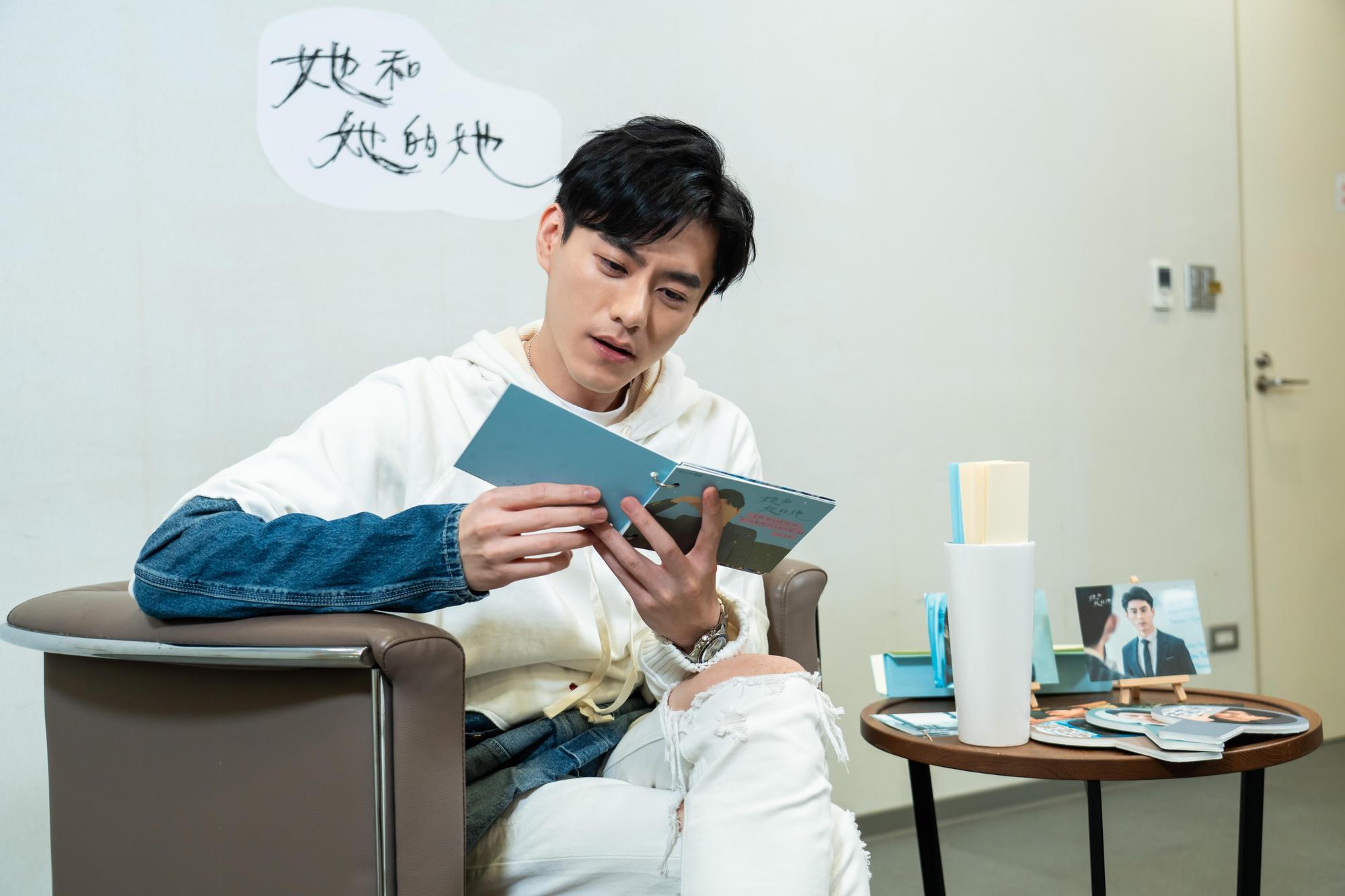 李程彬因《她和她的她》現身八大電視官方IG直播。(八大提供)