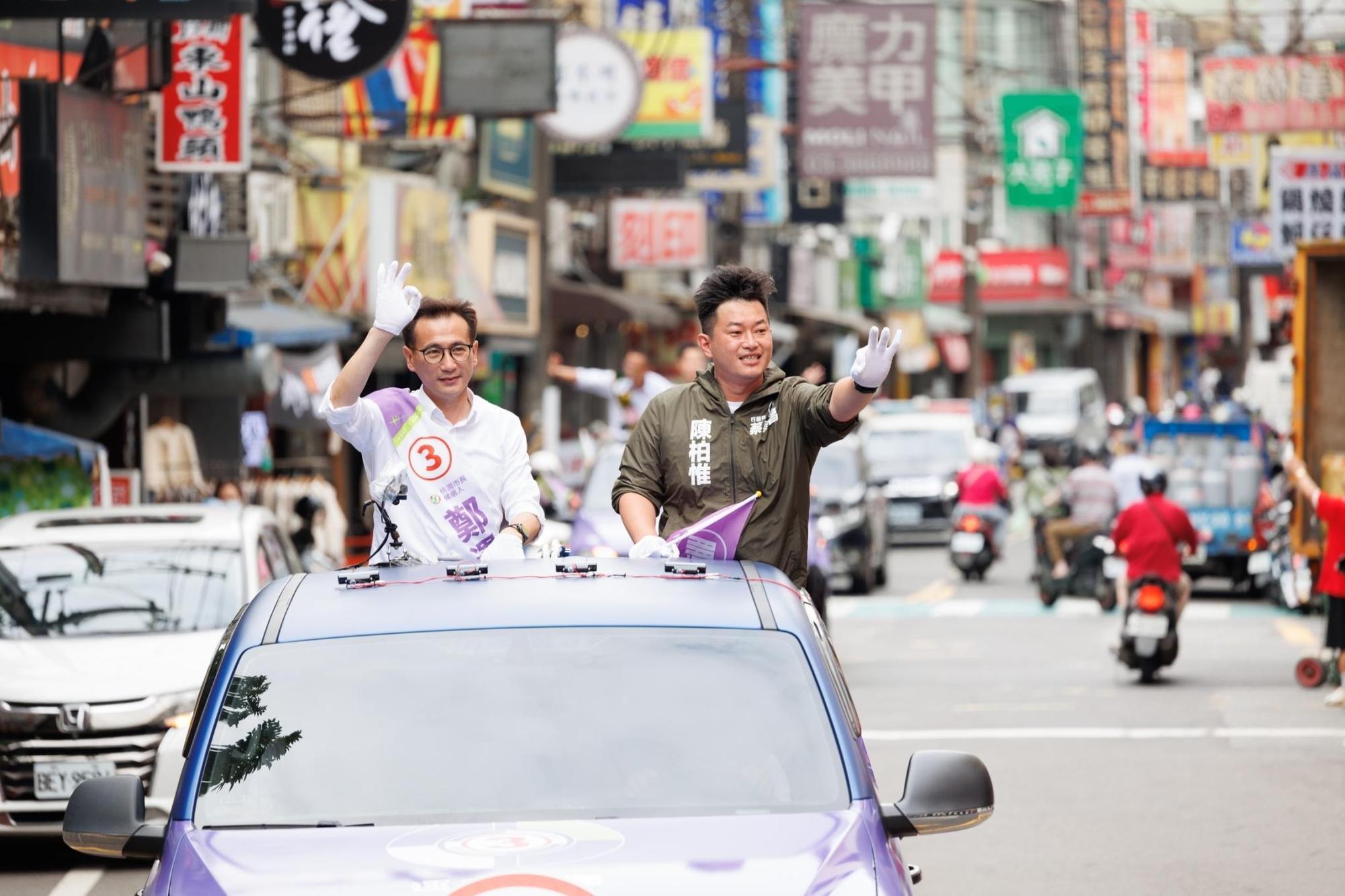 鄭運鵬選前積極進行車隊掃街,盼讓桃園市民看見他的身影。(鄭運鵬團隊提供)