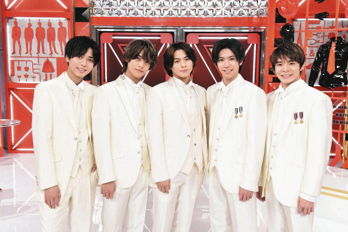 「King & Prince」岸優太、神宮寺勇太、平野紫耀3成員日前宣布將退團，今年將會是他們最後一次以5成員之姿登上《紅白》。（翻攝自中日新聞）