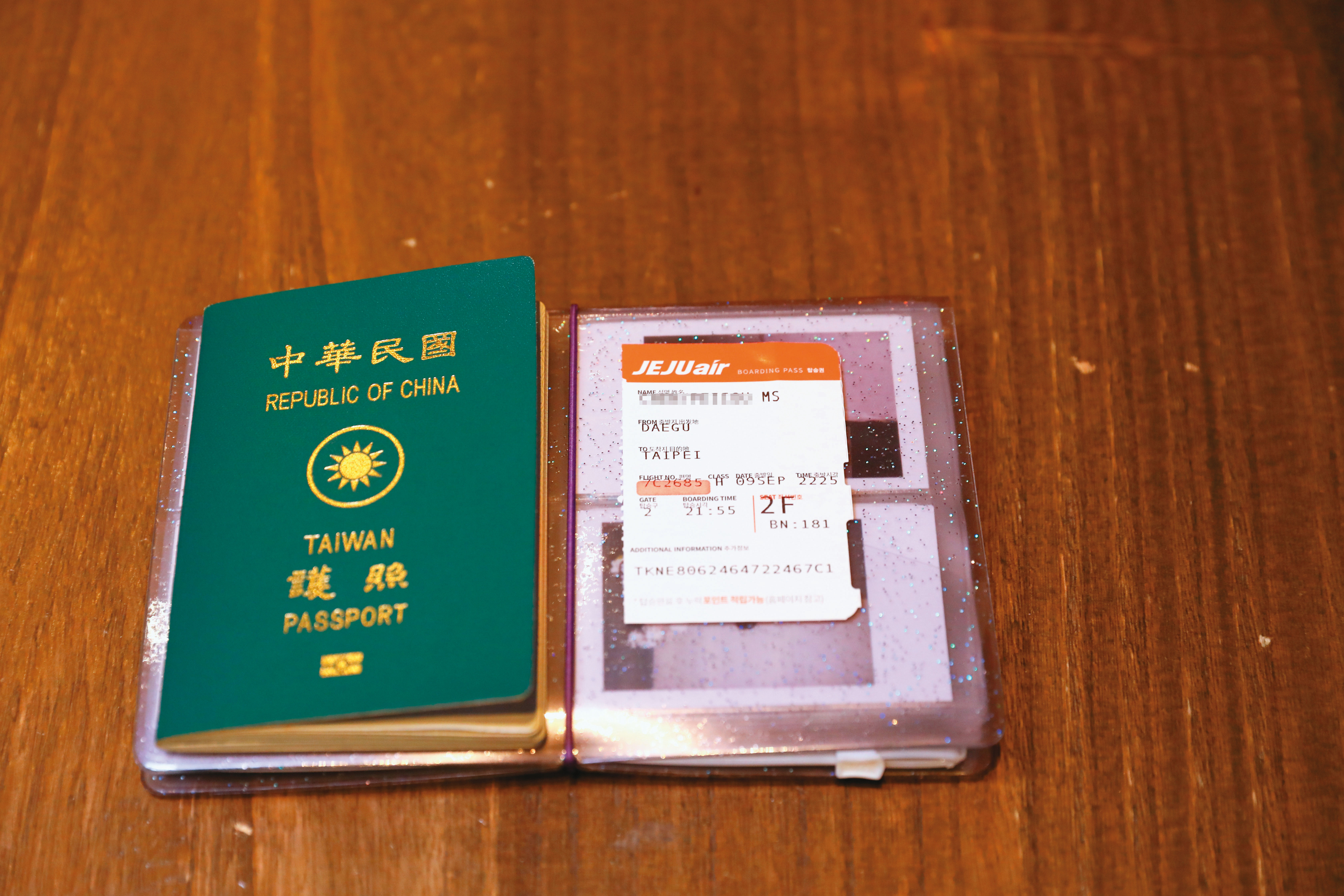 小熊疫情前時常出國追星，也收集大量的偶像小卡，有多本珍惜的卡冊。