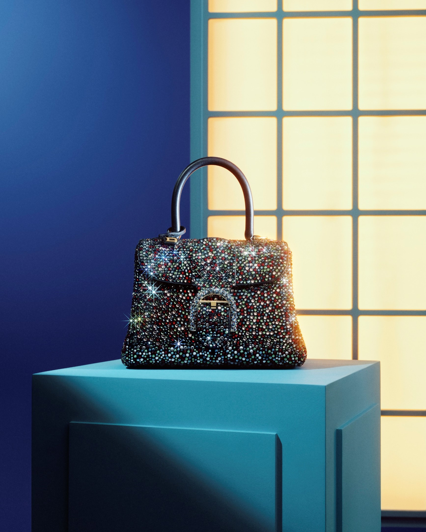 DELVAUX Brillant Mini多彩水晶手袋。NT$366,100(美之心提供)