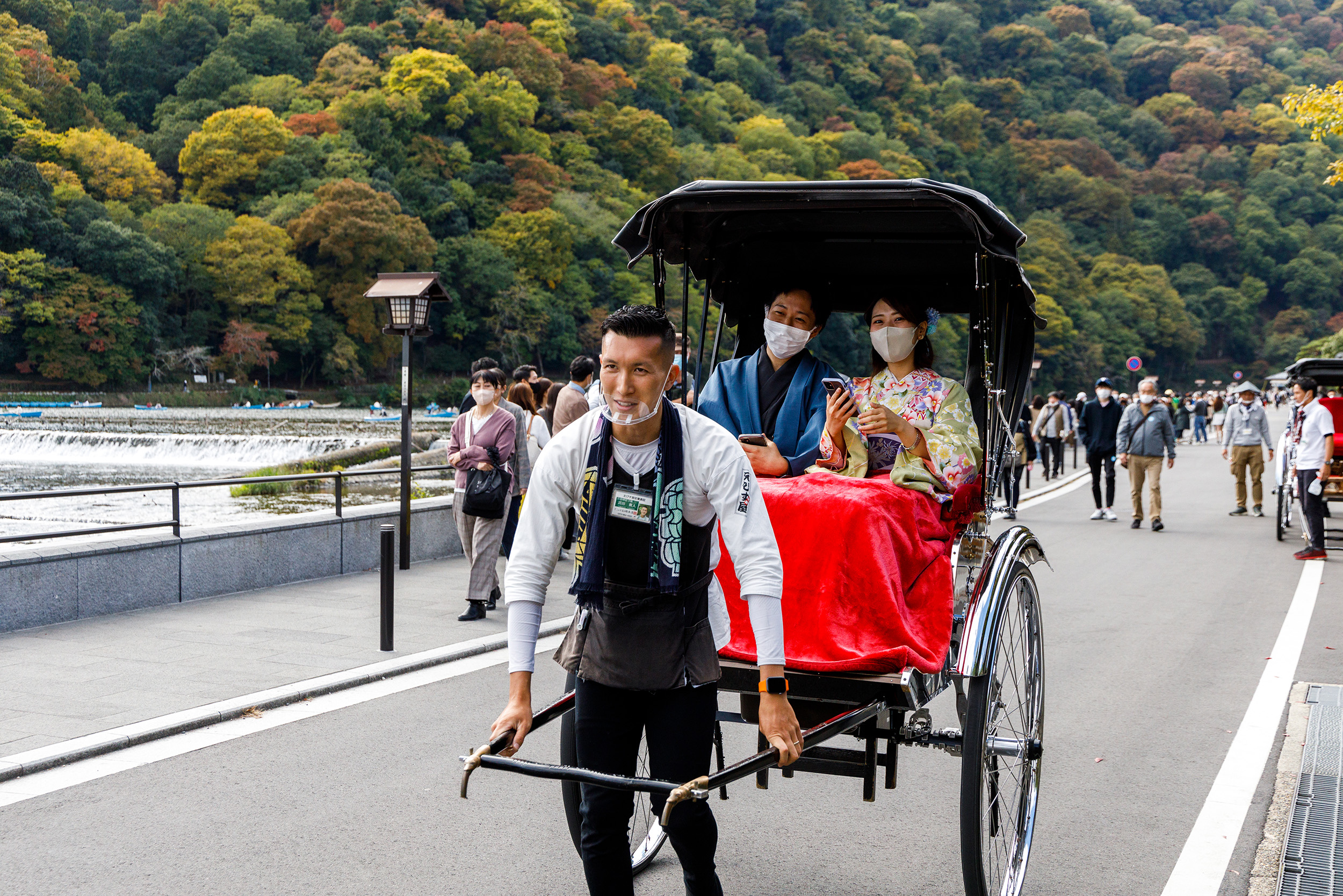 現在嵐山的人力車生意依舊很好,許多日本遊客會特別租借和服拍照留念。